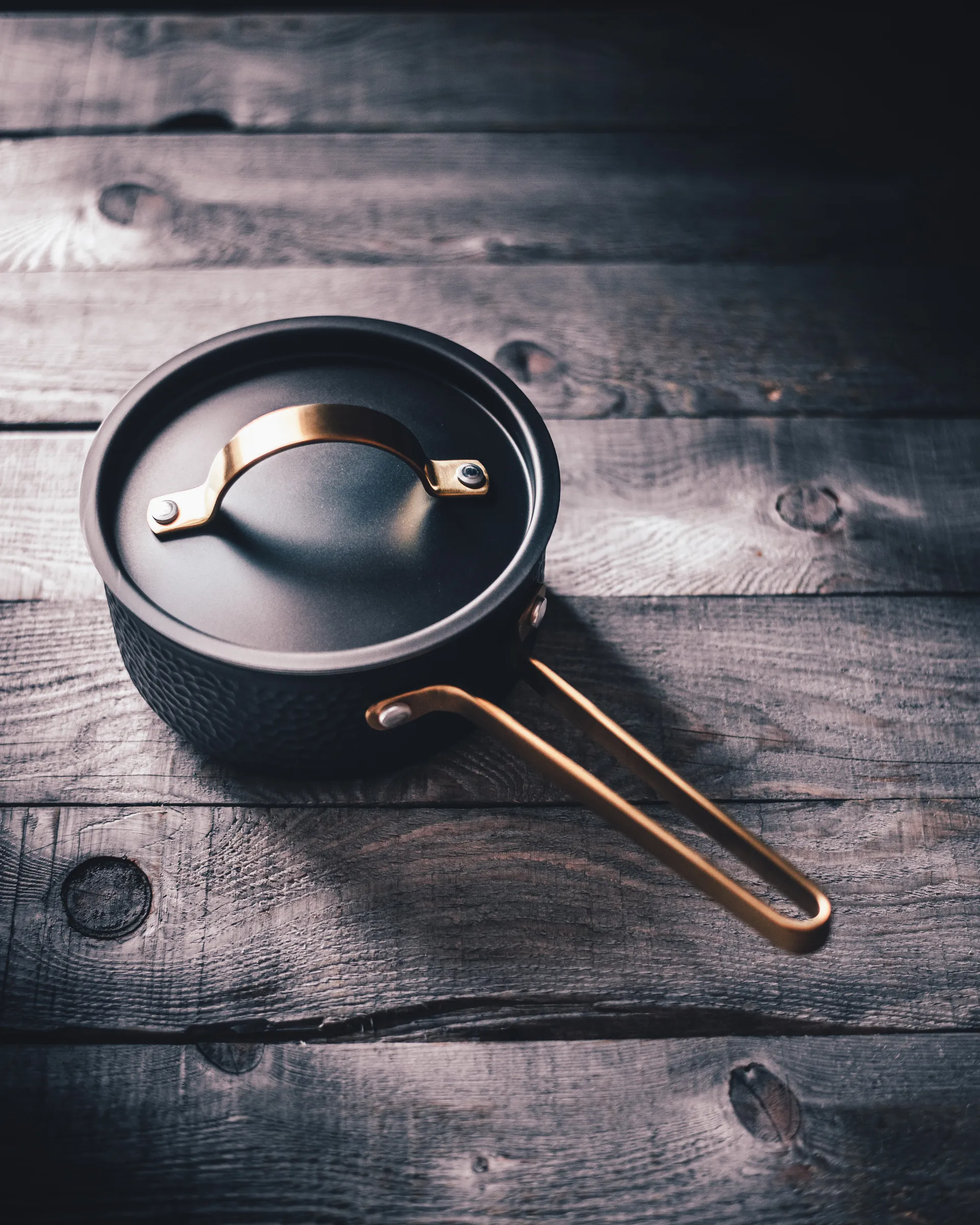 Arvet taottu musta kannellinen kattila, Viggo, 1 l Vargen & Thor