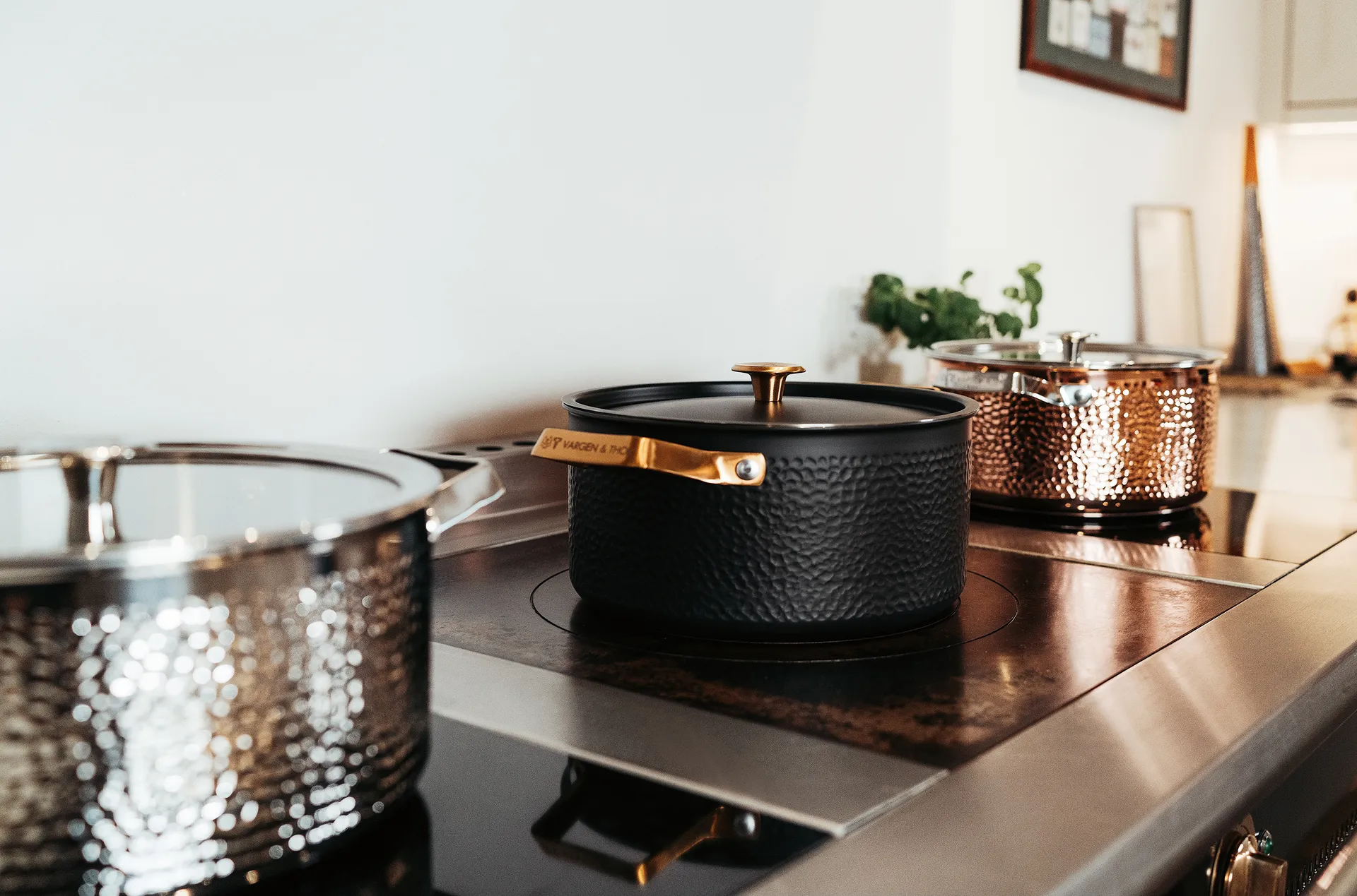 Arvet taottu musta kannellinen pata, Mio, 4 l Vargen & Thor