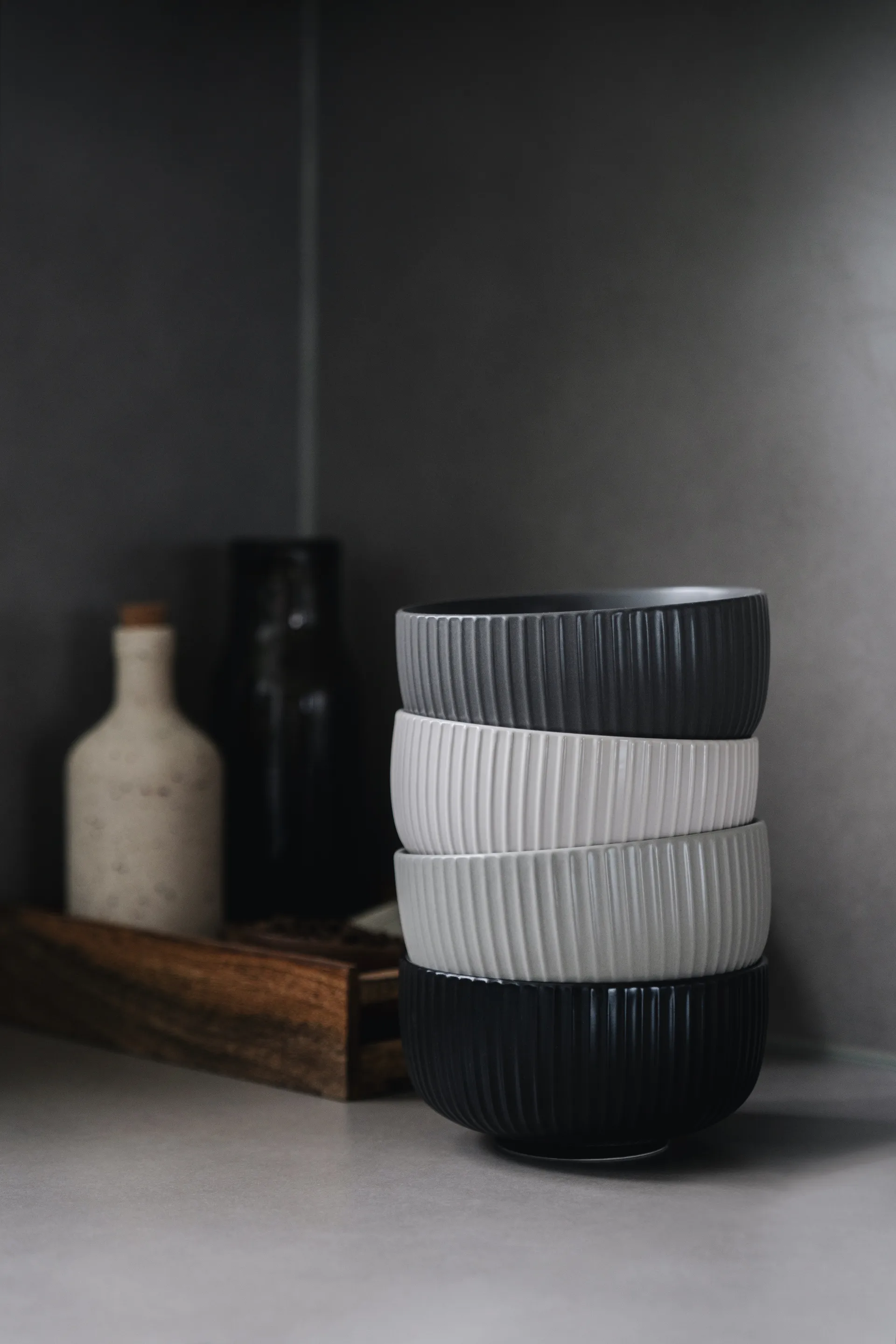 Duga flinga -kulho 70 cl 4-pakkaus, Valkoinen, hiekanharmaa, antrasiitti, musta Vargen & Thor