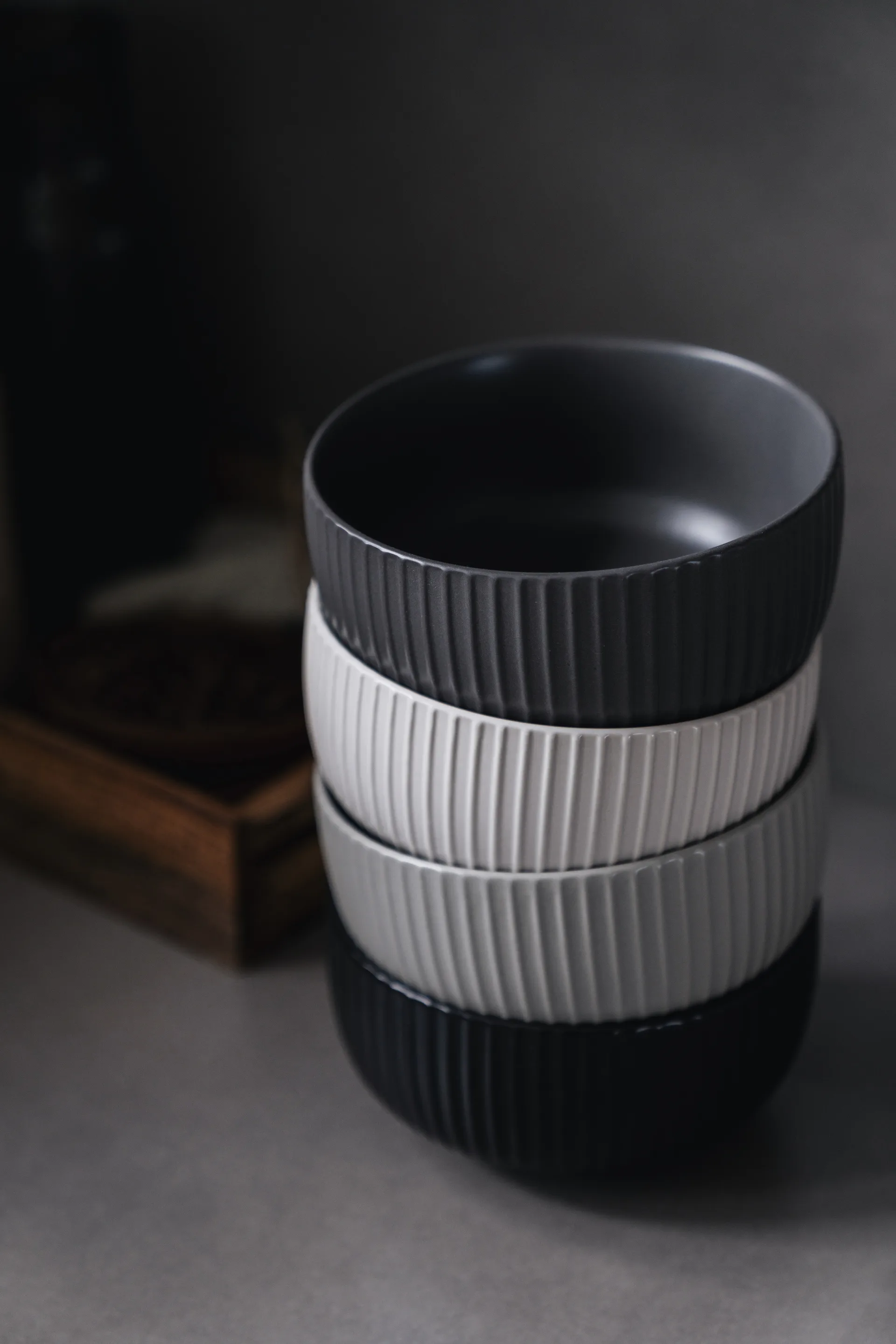 Duga flinga -kulho 70 cl 4-pakkaus, Valkoinen, hiekanharmaa, antrasiitti, musta Vargen & Thor