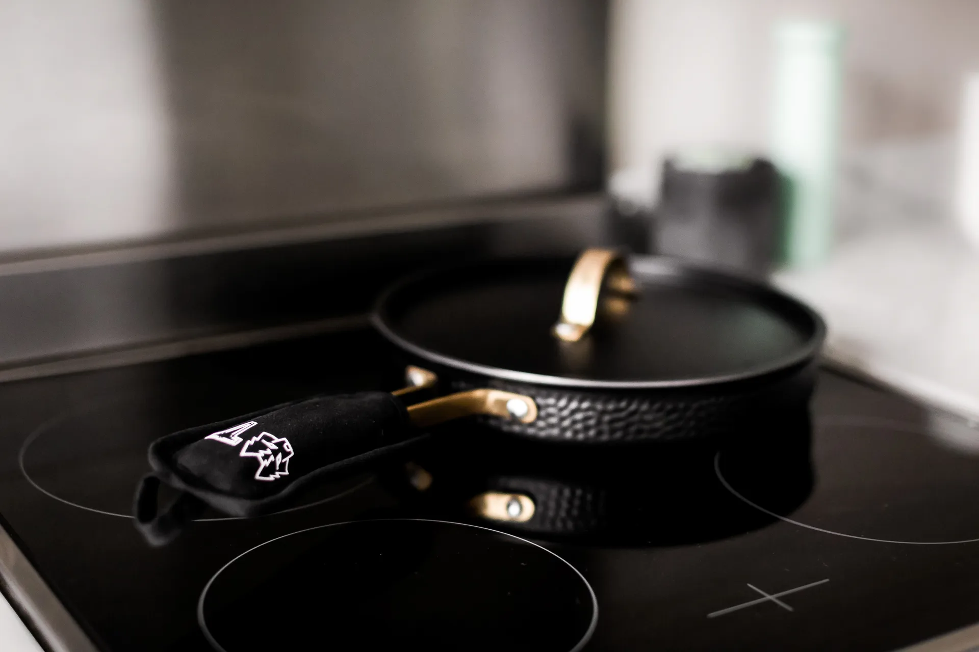 Ulla lämpösuojus, Musta Vargen & Thor