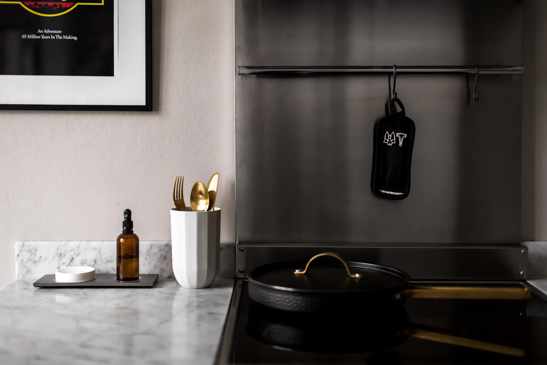 Ulla lämpösuojus, Musta Vargen & Thor