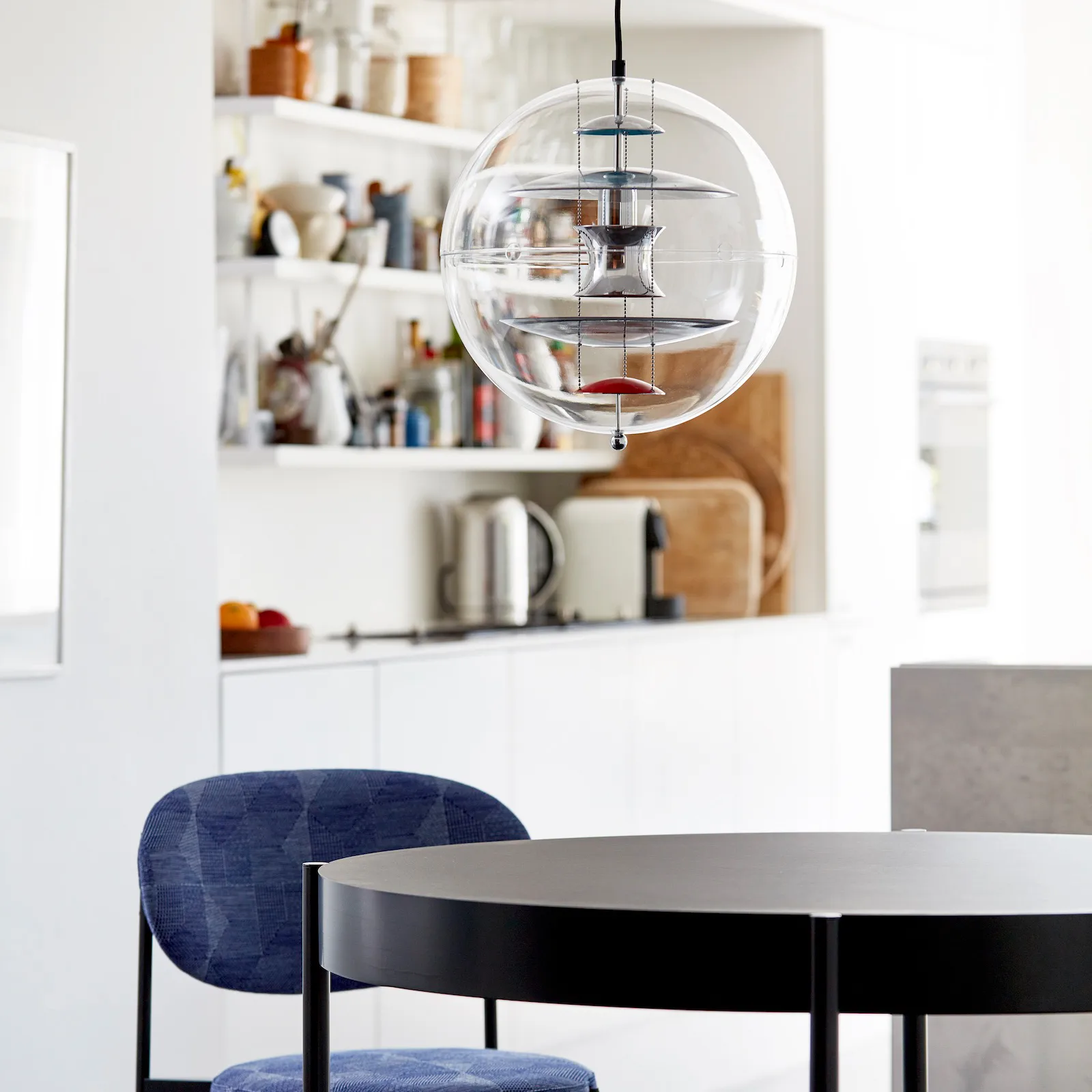 VP Globe Coloured Glass -kattovalaisin, Ø 40 cm Verpan