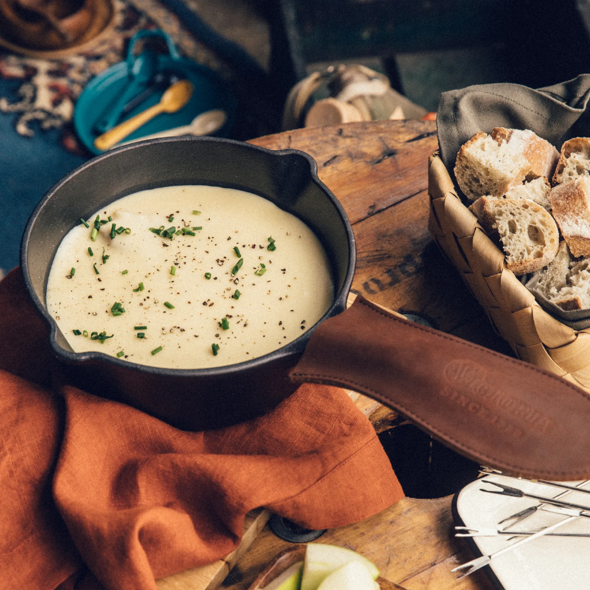 Valurautapata Ø22 cm, Mattamusta Victoria