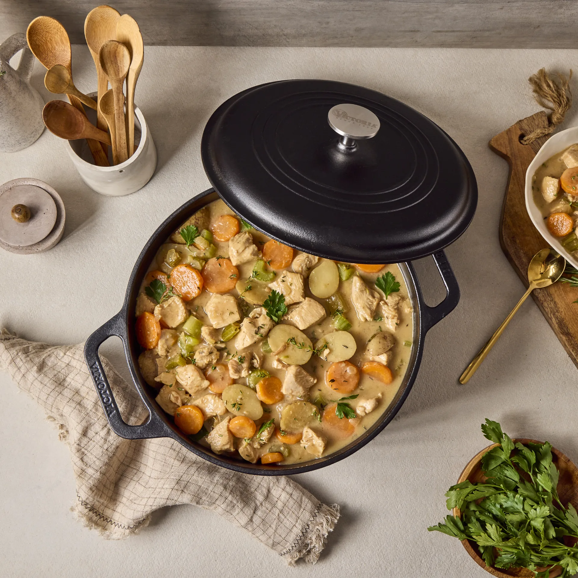 Valurautapata Ø26 cm, 5,7 L Victoria