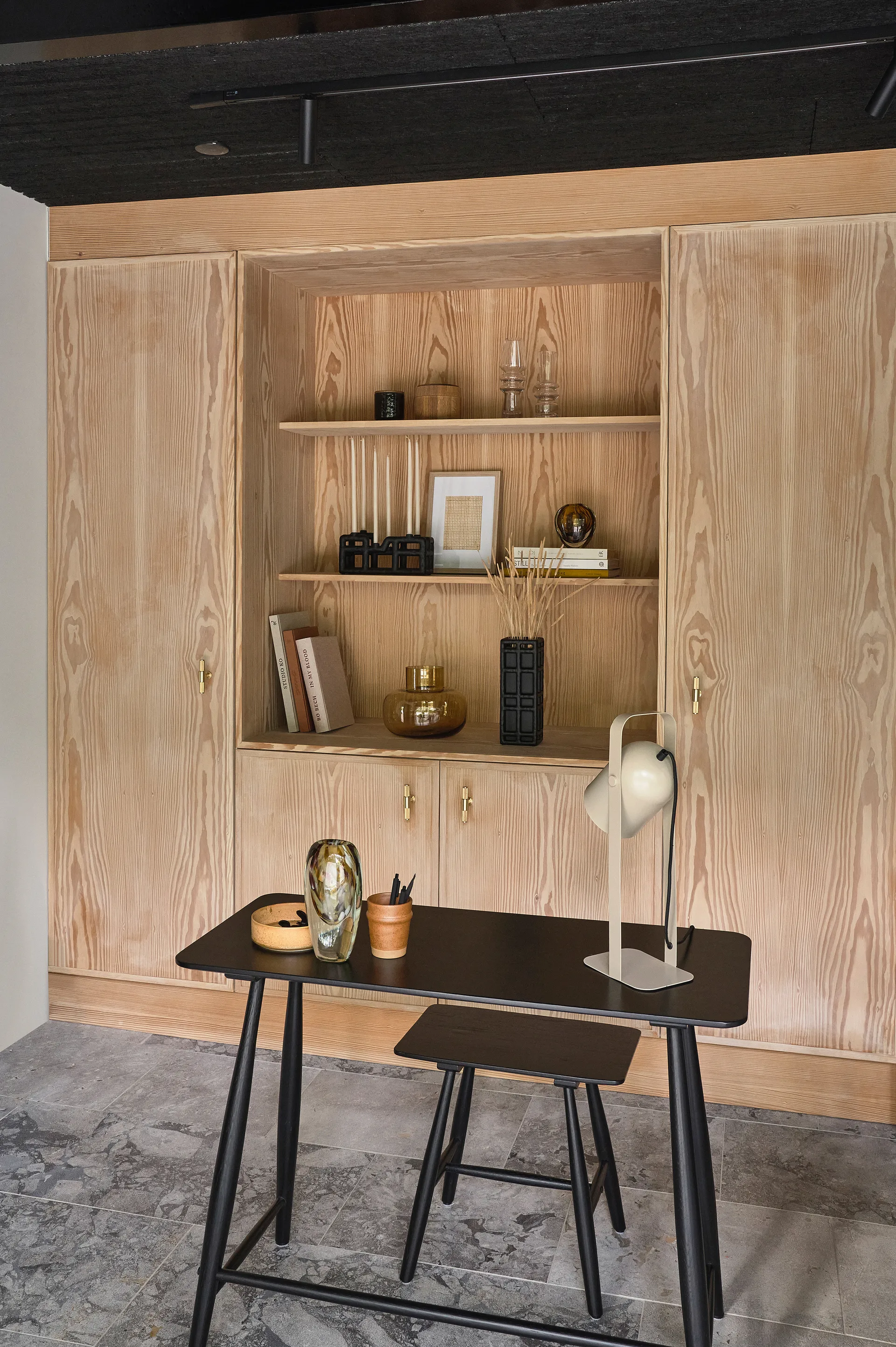 Lyst kynttilänjalka 6 kynttilän, Musta Villa Collection