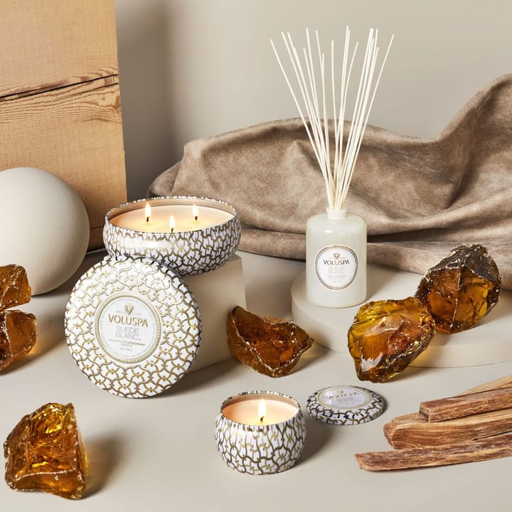 Maison Blanc 3-wick Tin tuoksukynttilä 40 tuntia, Suede Blanc Voluspa