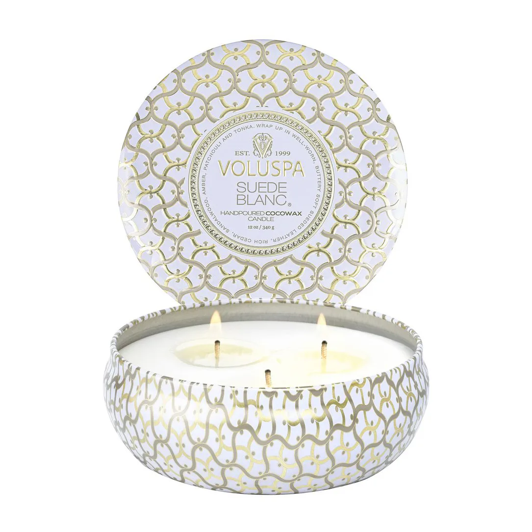 Maison Blanc 3-wick Tin tuoksukynttilä 40 tuntia, Suede Blanc Voluspa