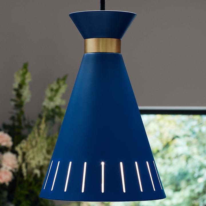 Cone riippuvalaisin, Black noir Warm Nordic
