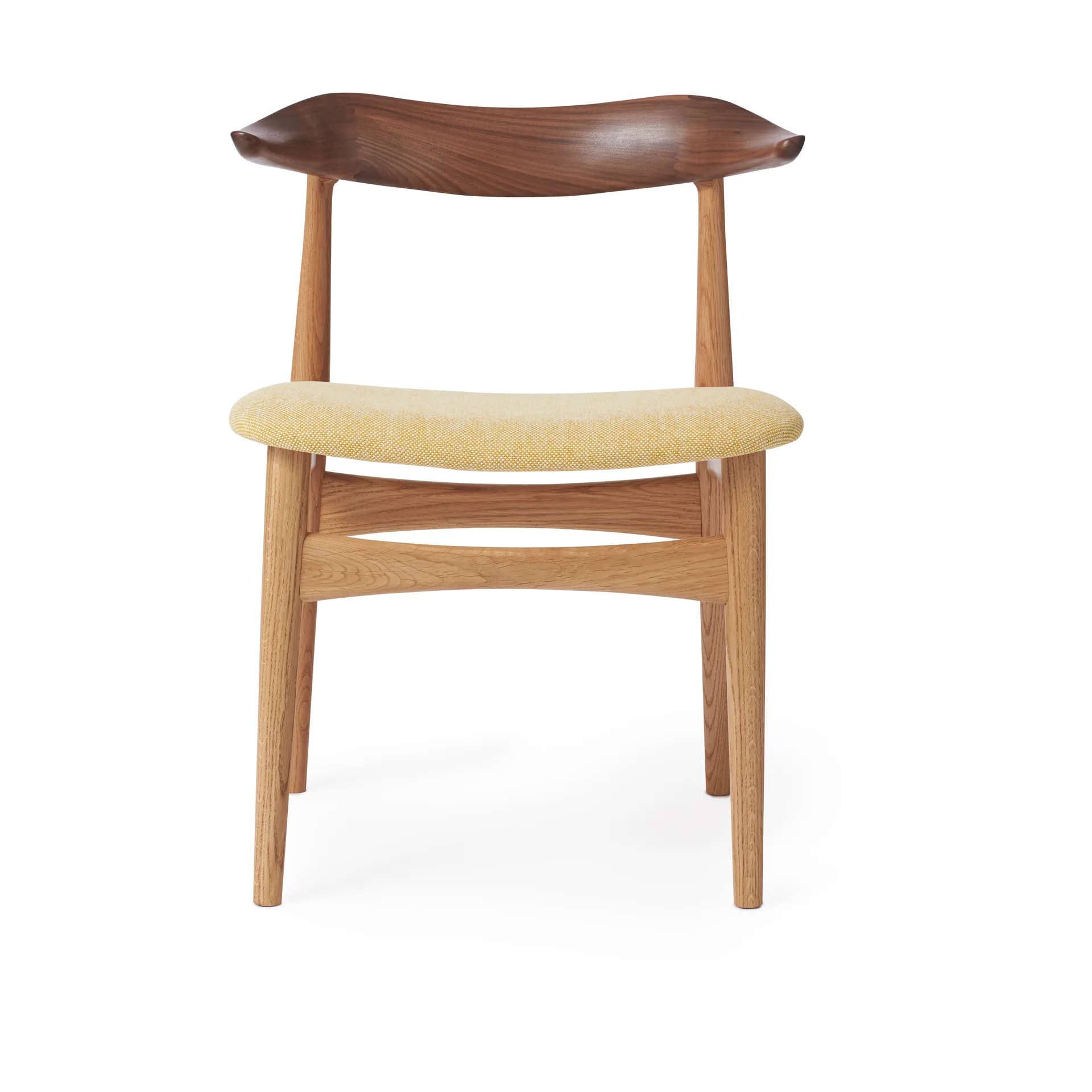 Cow Horn -tuoli, Kangas vanilla, valkoöljytty tammirunko, selkätuki saksanpähkinää Warm Nordic