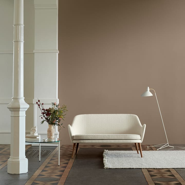 Dwell sohva, 2-istuttava kangas barnum24 cream, jalat savutammea Warm Nordic