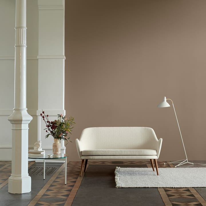 Dwell sohva - 2-istuttava nahka silk 250 cognac, jalat savutammea - Warm Nordic