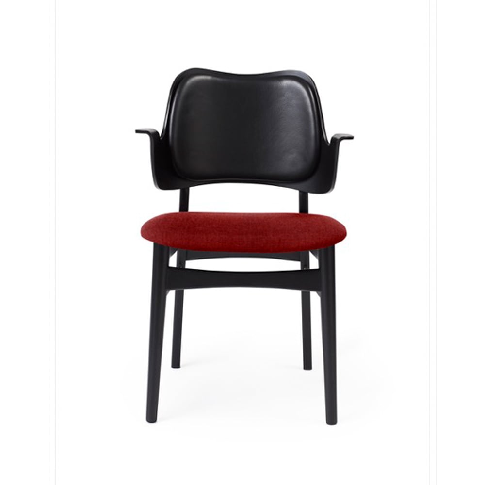 Warm Nordic Gesture tuoli verhoiltu istuin- ja selkäosa Kangas brick red selkänoja nahkaa mustaksi maalattu pyökkirunko
