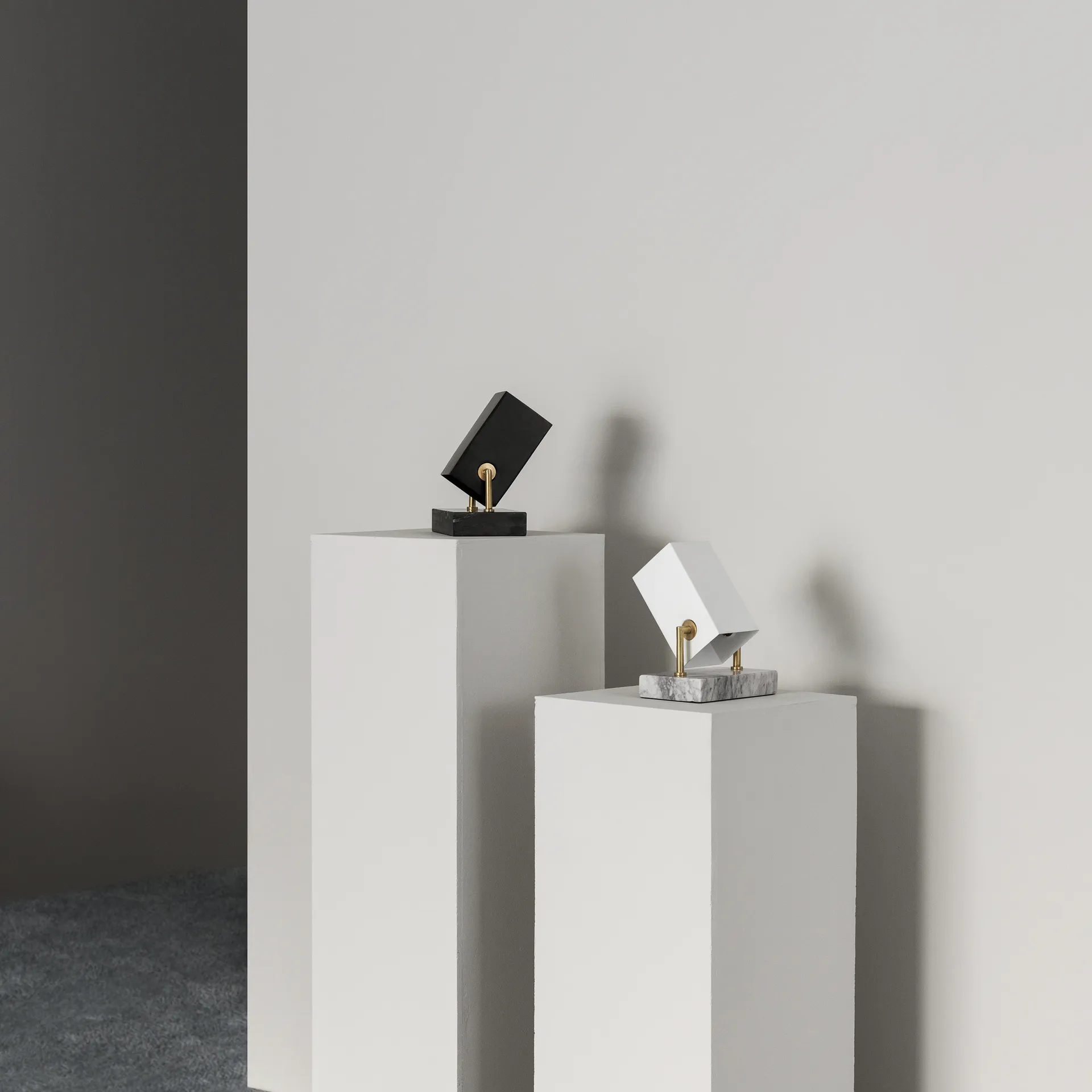 Box-kohdevalaisin lattialle, valkoinen matta Watt & Veke