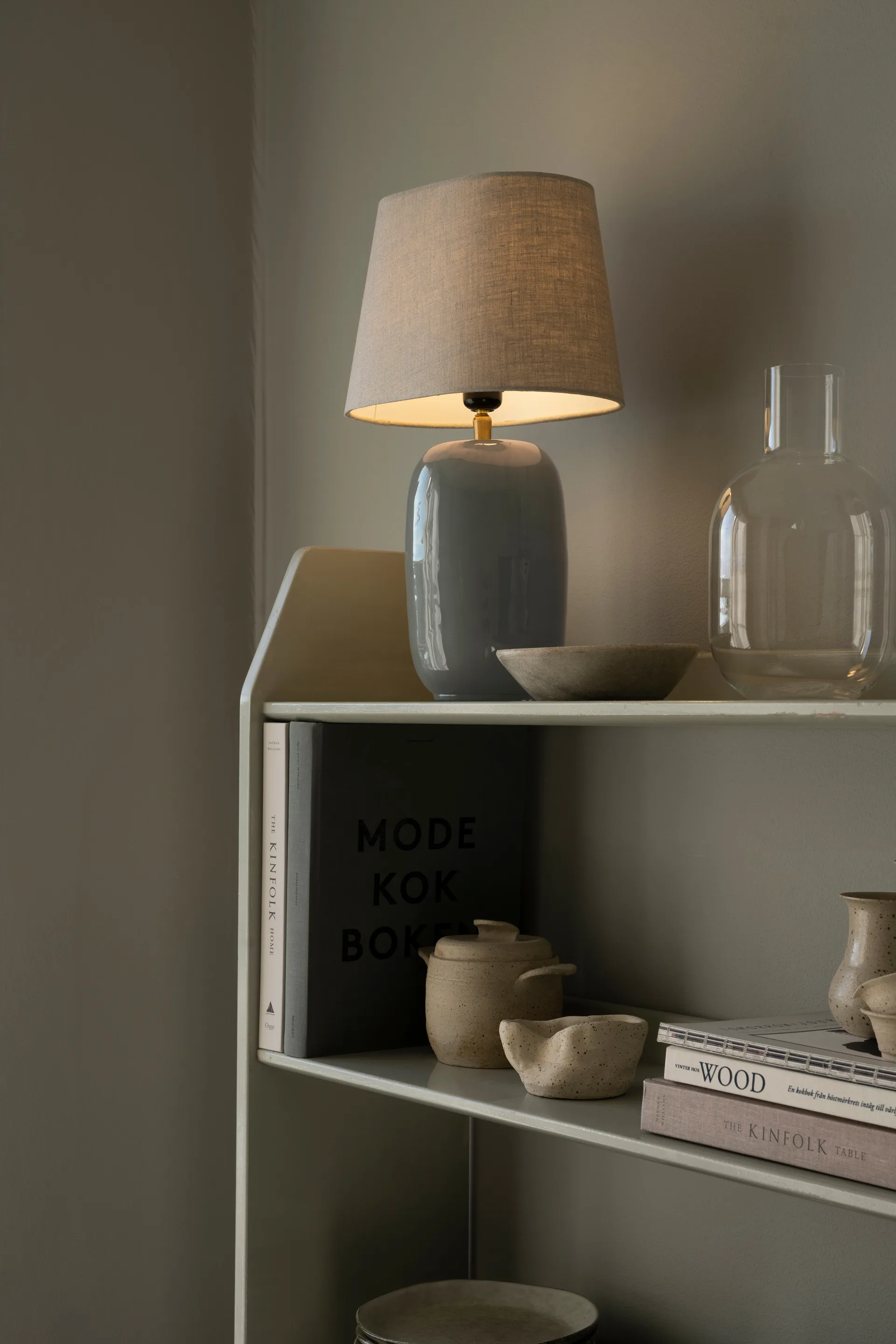 Emily lampunjalka Ø12x28,5 cm, Dusty green Watt & Veke