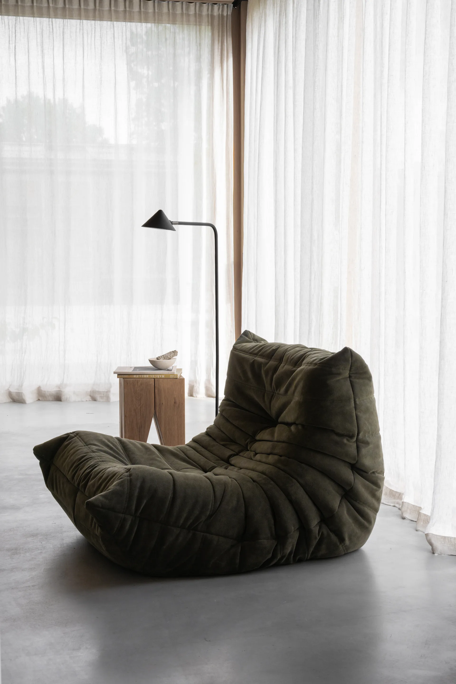 Kuro lattiavalaisin, Black, Ø14×120 cm Watt & Veke