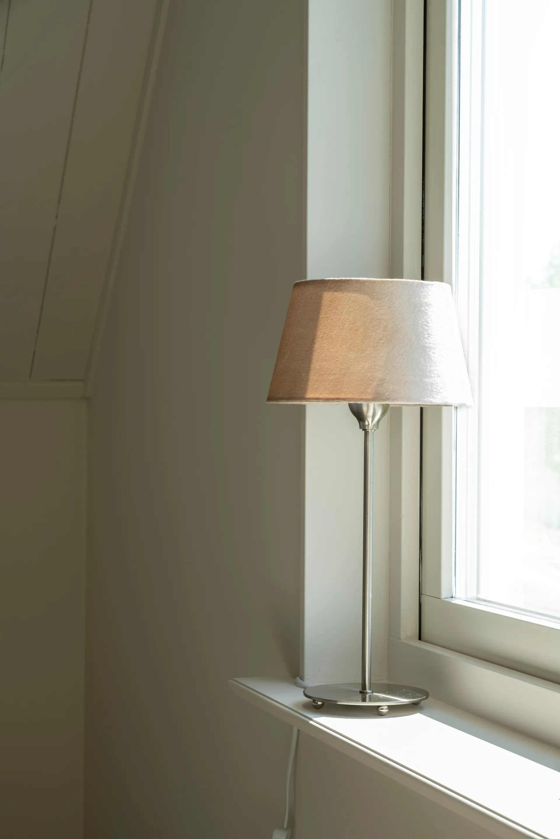 Line 35 pöytälamppujalka, Matt chrome Watt & Veke