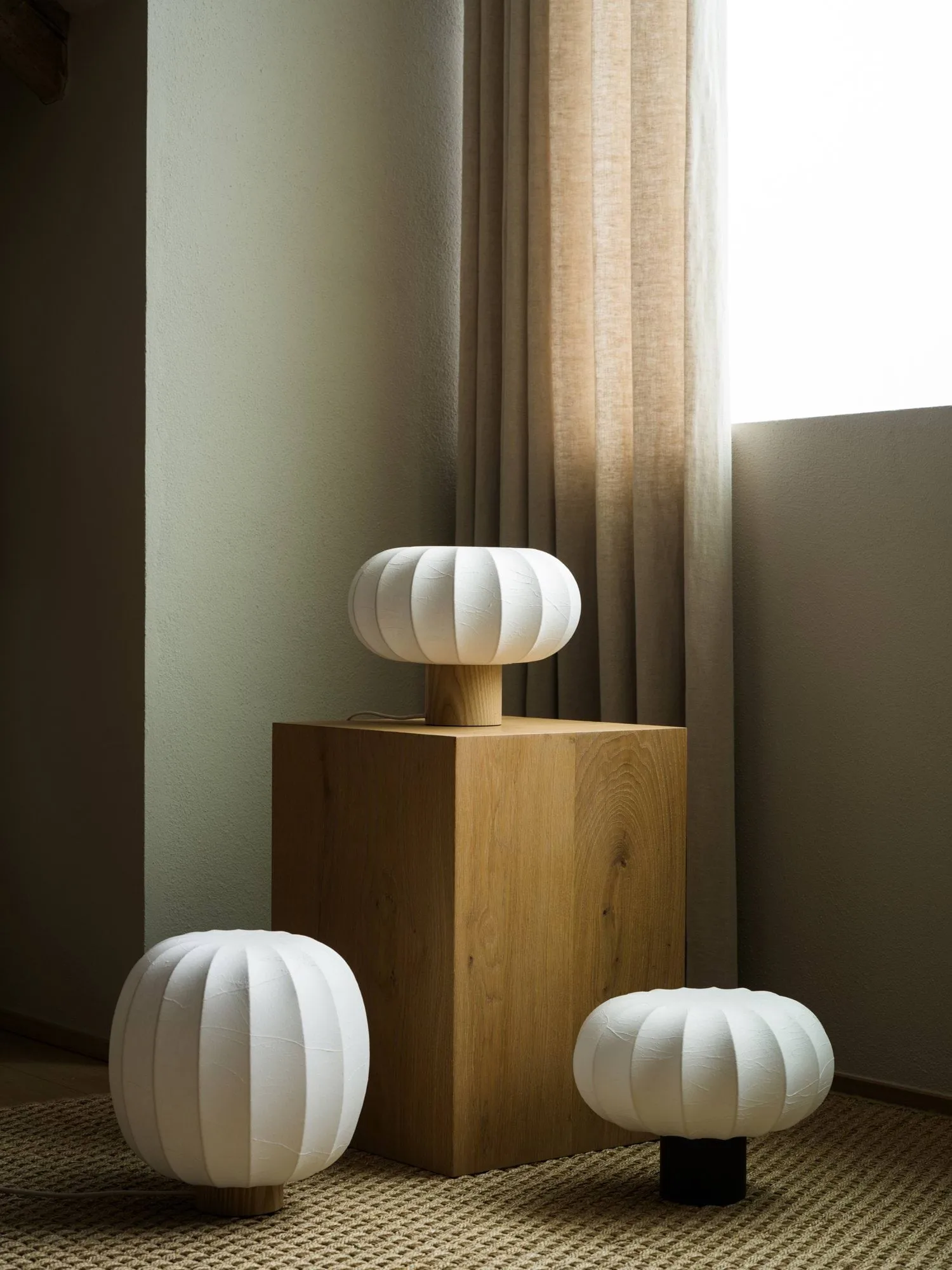 Lunari pöytälamppu, White–tumma saarni, Ø32x24 cm Watt & Veke