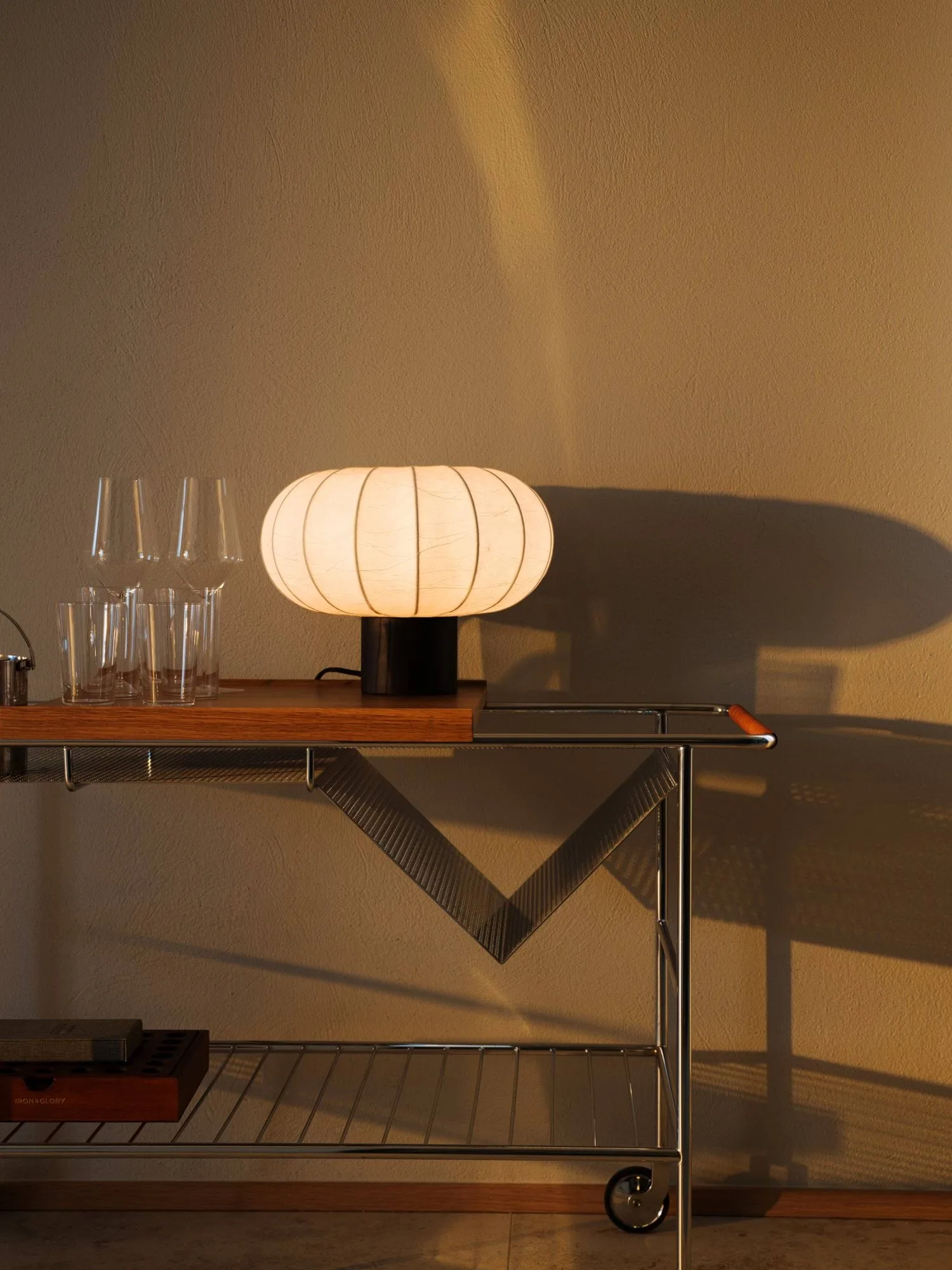 Lunari pöytälamppu, White–tumma saarni, Ø32x24 cm Watt & Veke