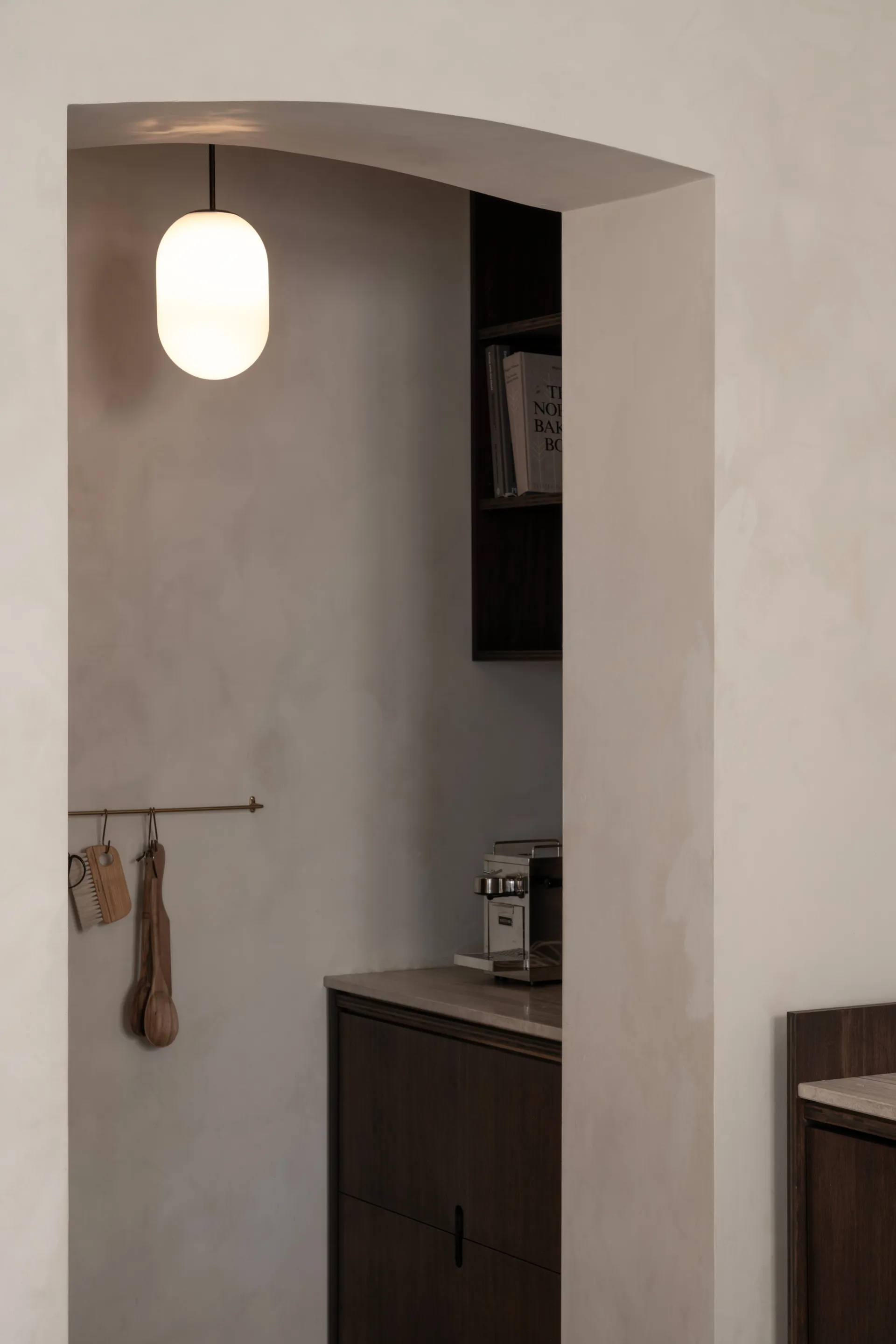 Noor-riippuvalaisin M Ø18 cm, Valkoinen Watt & Veke