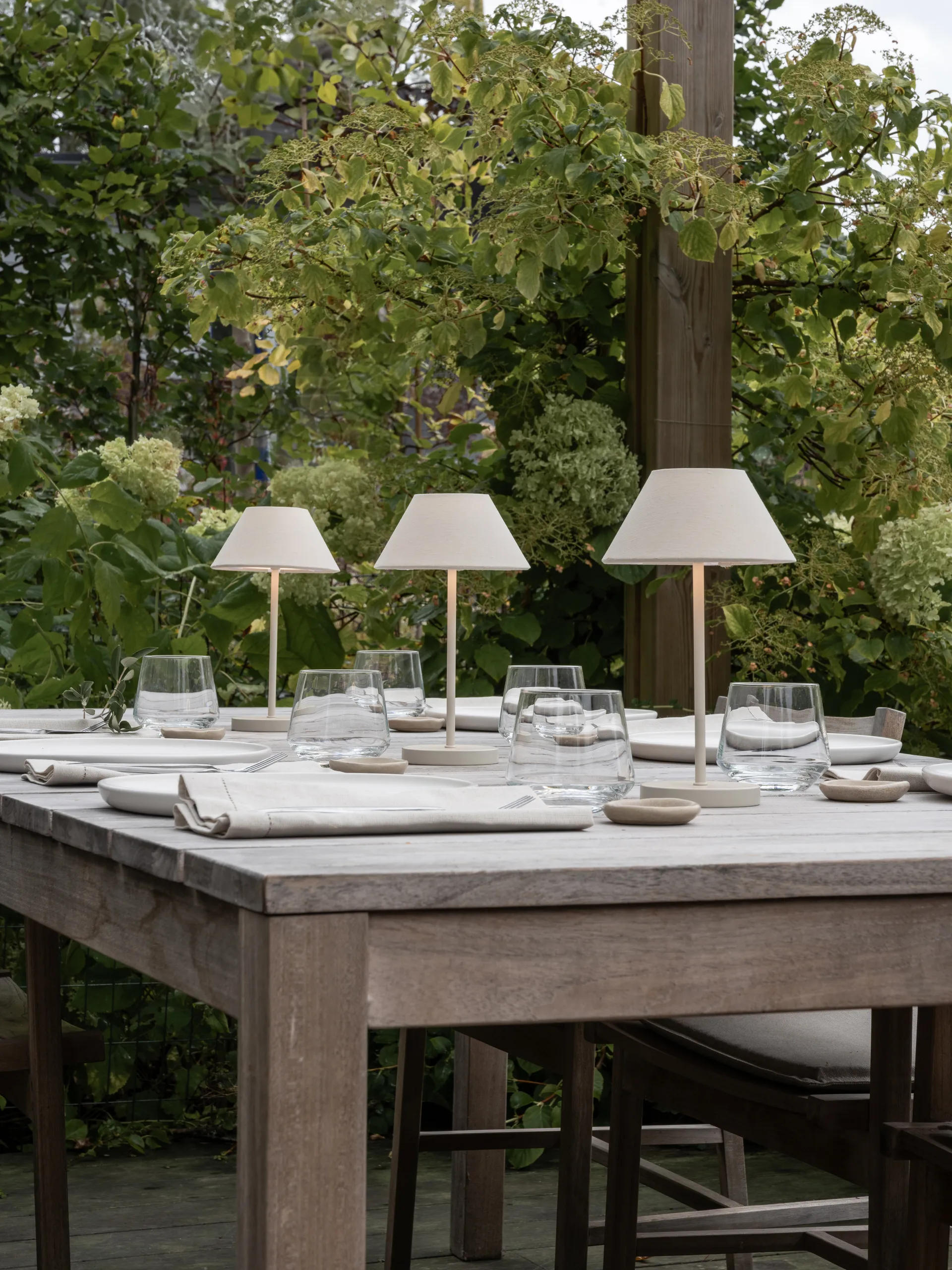 Teya pöytälamppu kannettava, Offwhite, Ø15×26 cm Watt & Veke