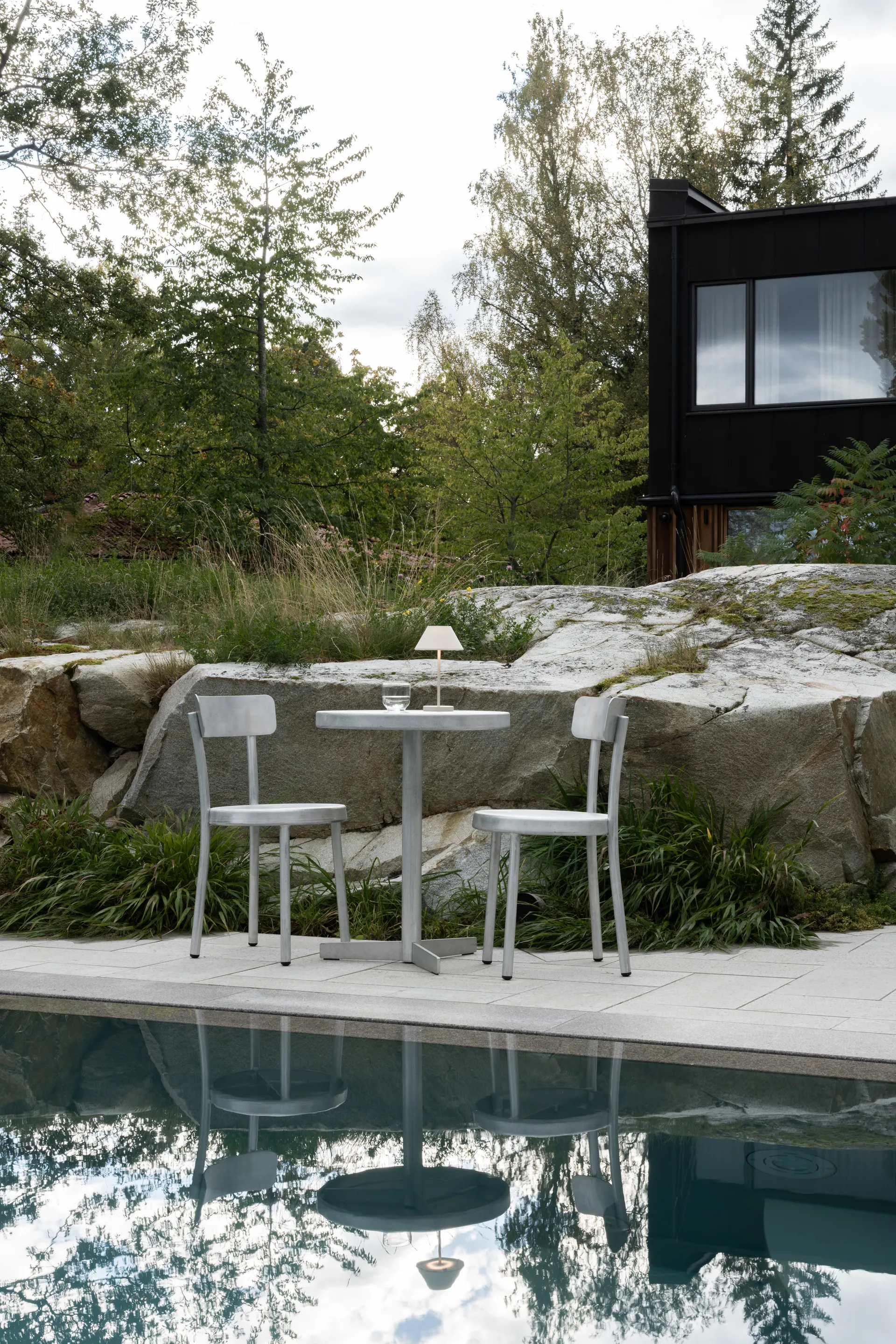 Teya pöytälamppu kannettava, Offwhite, Ø15×26 cm Watt & Veke