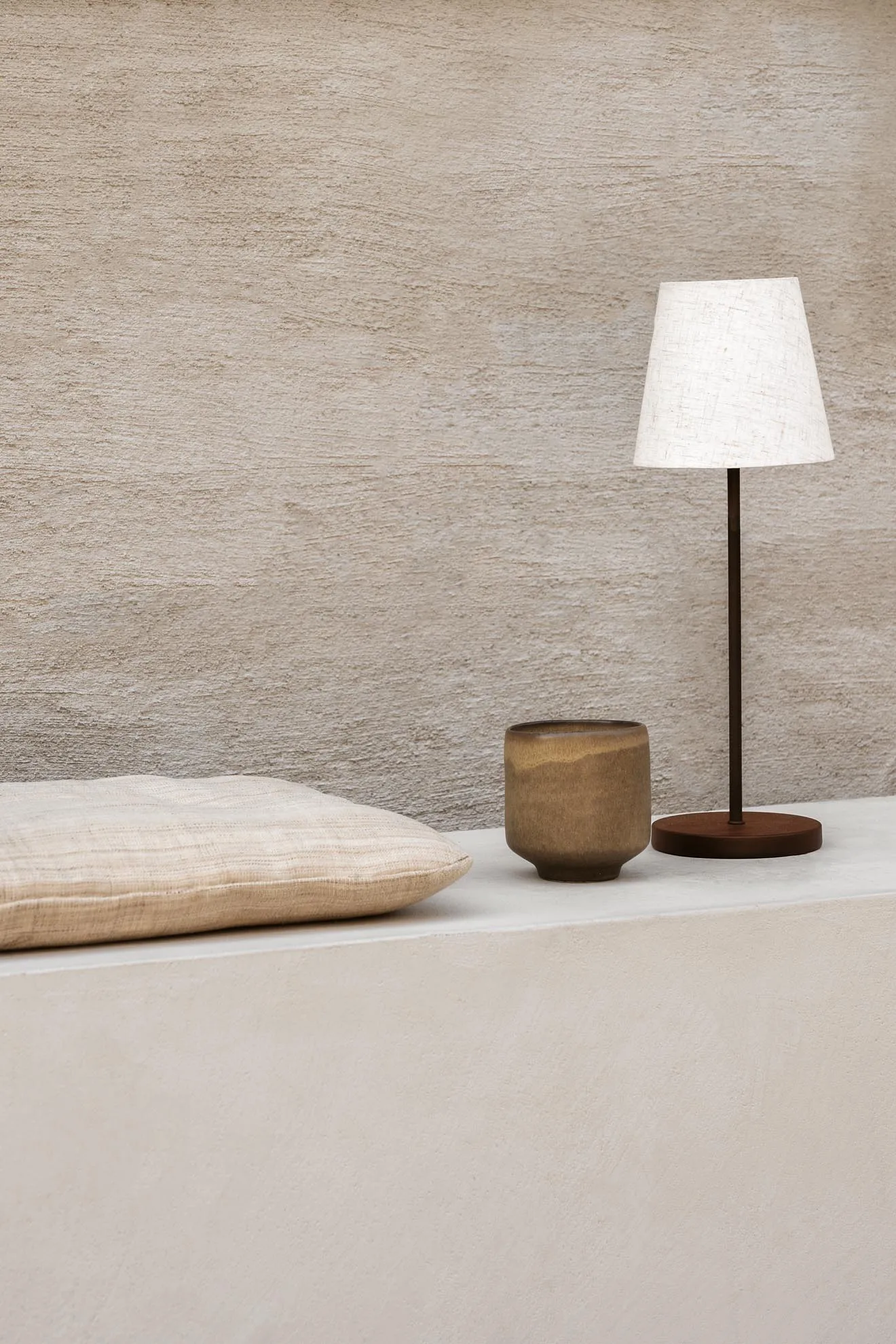 Tyra Pöytä kannettava pöytävalaisin Ø14 cm, Coffee Watt & Veke