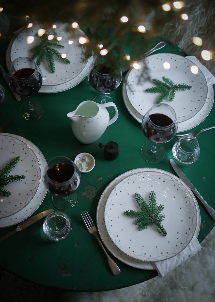 Julemorgen Girlander -lautanen 2-pakkaus Ø 28 cm, Valkoinen Wik & Walsøe