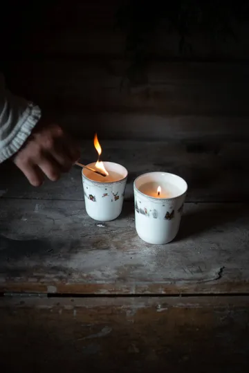 Julemorgen Story tuoksukynttilä - Kaneli & appelsiini 240 g - Wik & Walsøe