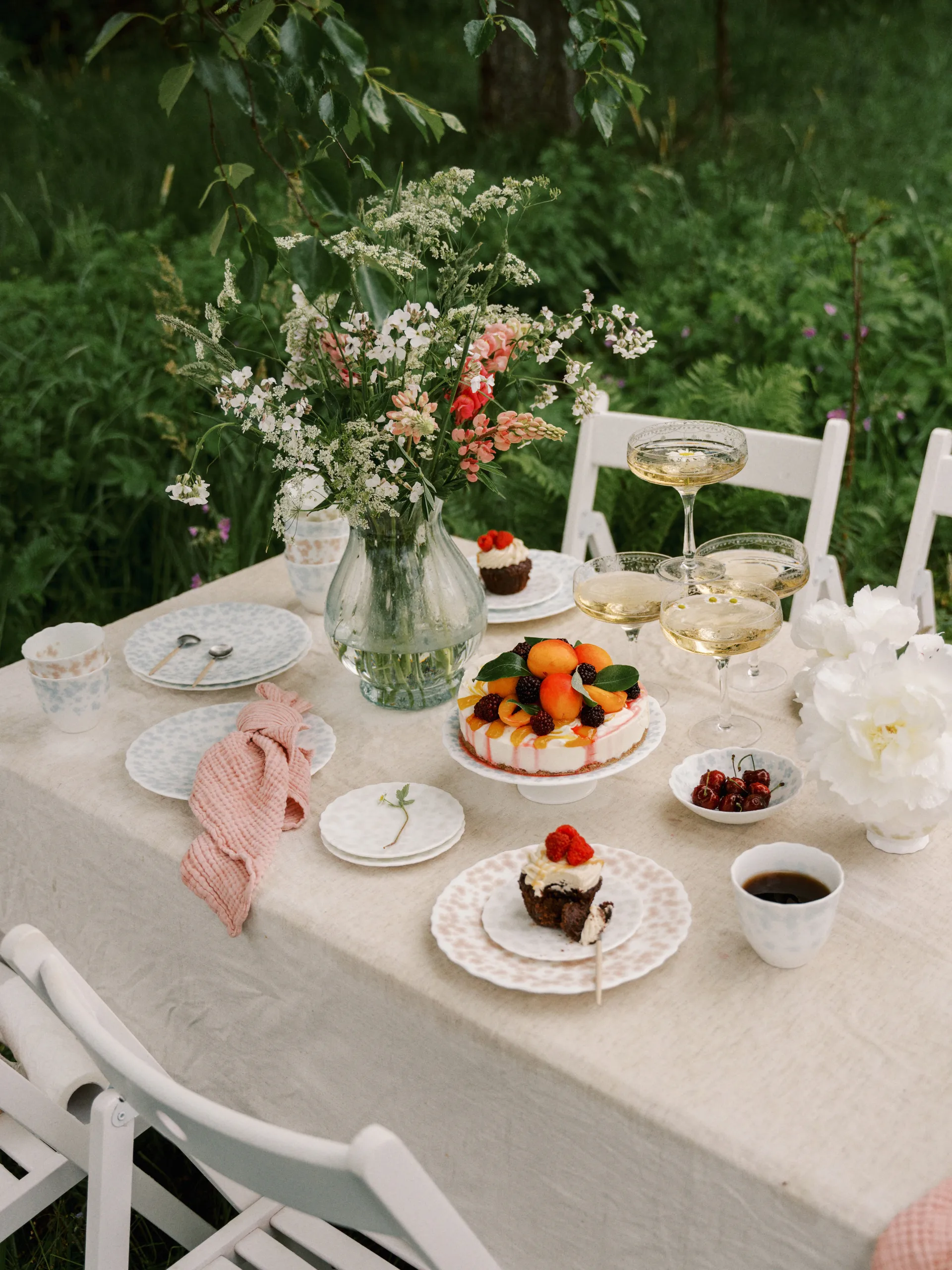Slåpeblom lautanen Ø21 cm, Sininen Wik & Walsøe