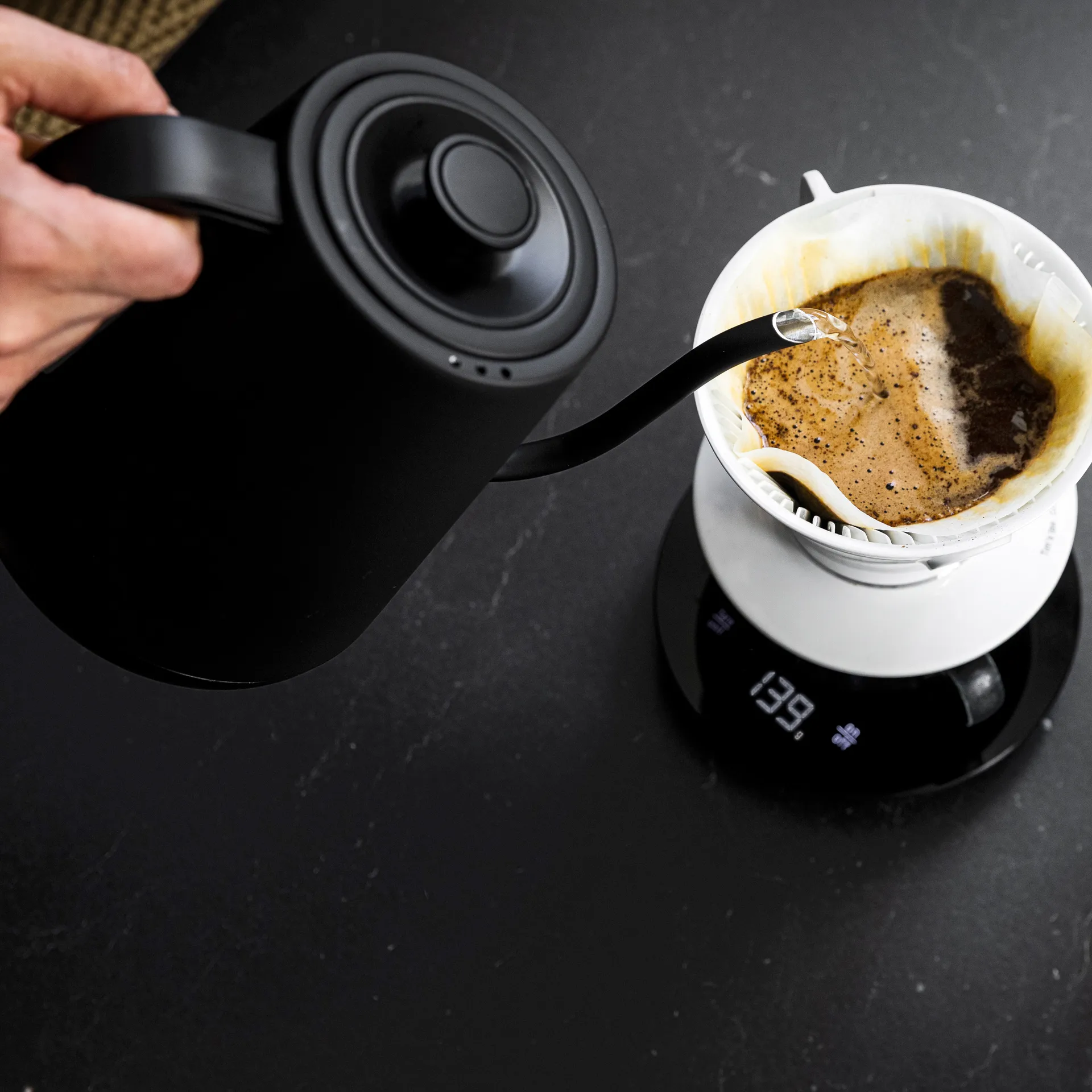 WSPOK-1000B pour over vedenkeitin, Mattamusta Wilfa