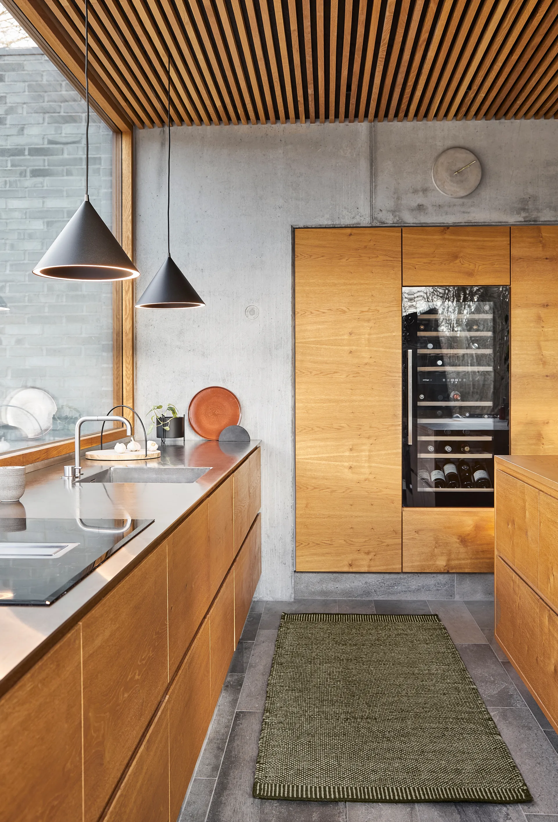 Annular riippuvalaisin small, Black Woud