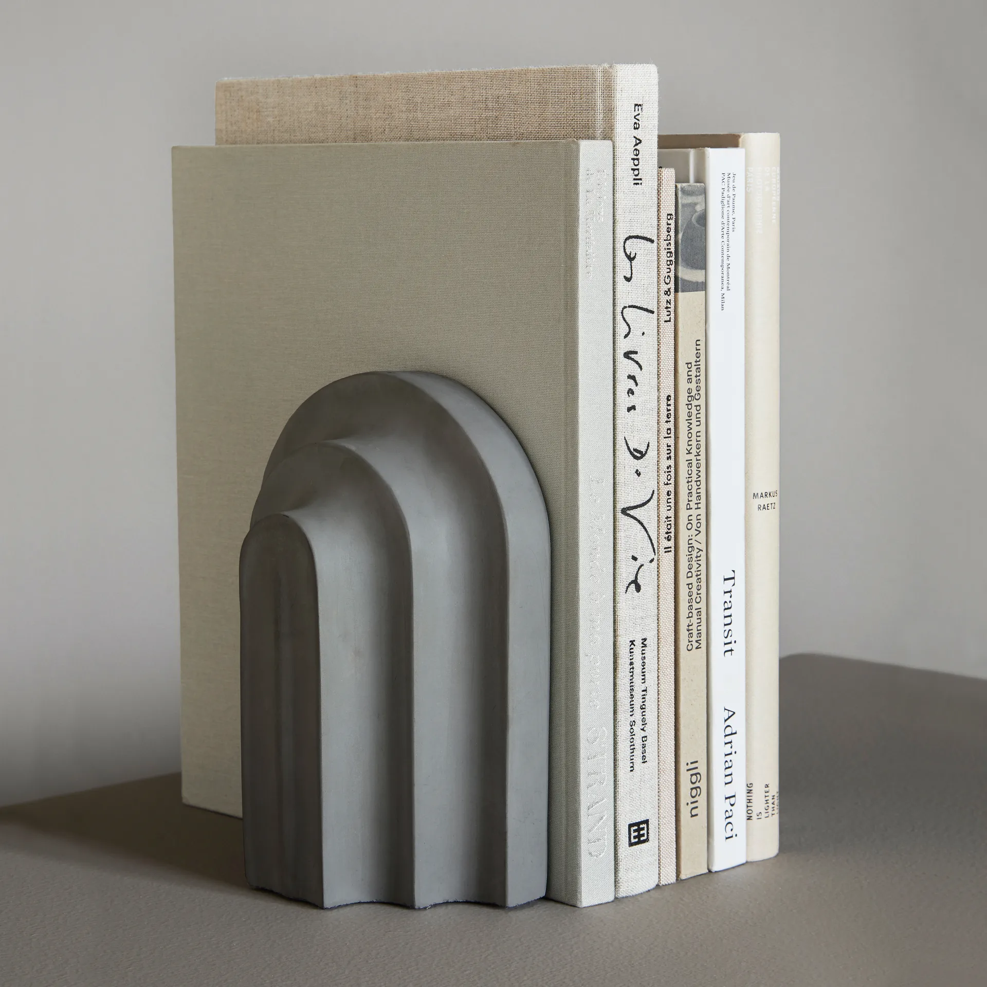 Arkiv kirjatuki, Harmaa betoni Woud