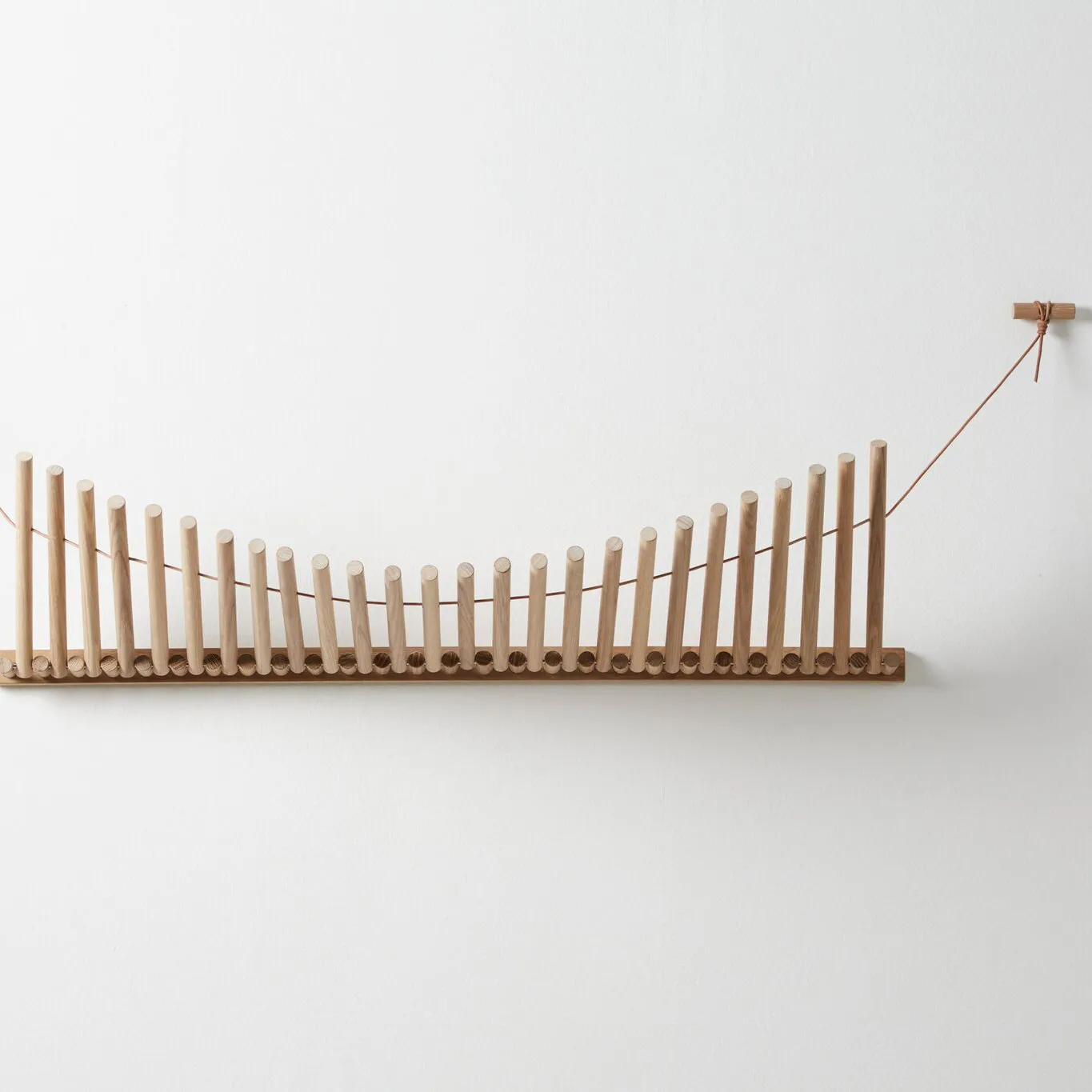 Knaegt vaateripustin, valkopigmentoitu tammi Woud