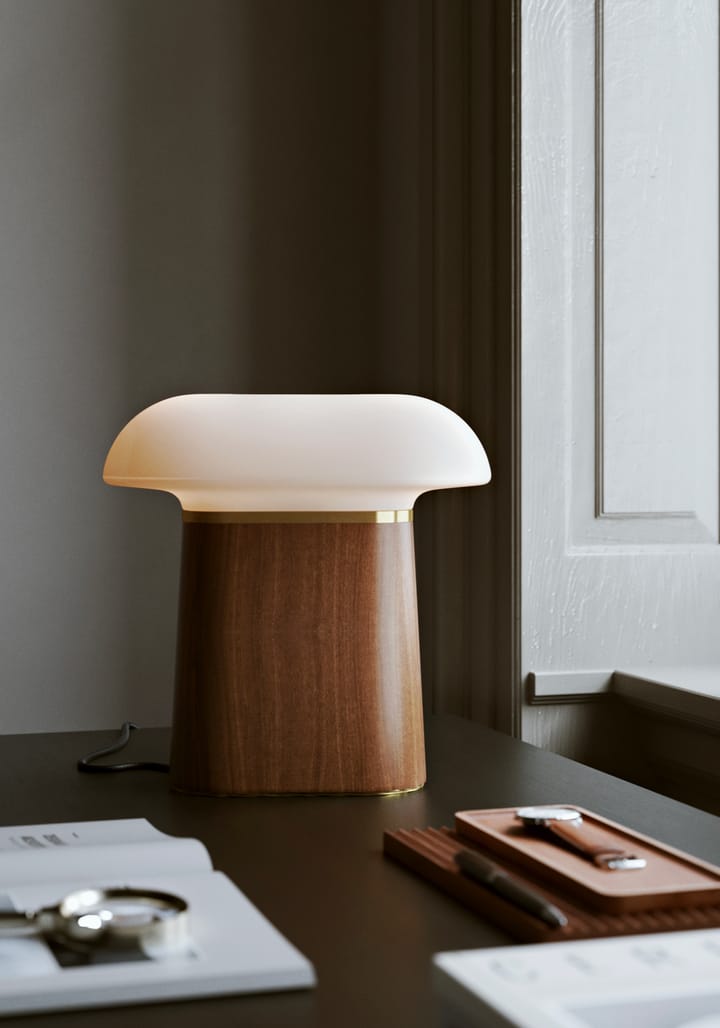 Nova pöytävalaisin, Walnut Woud