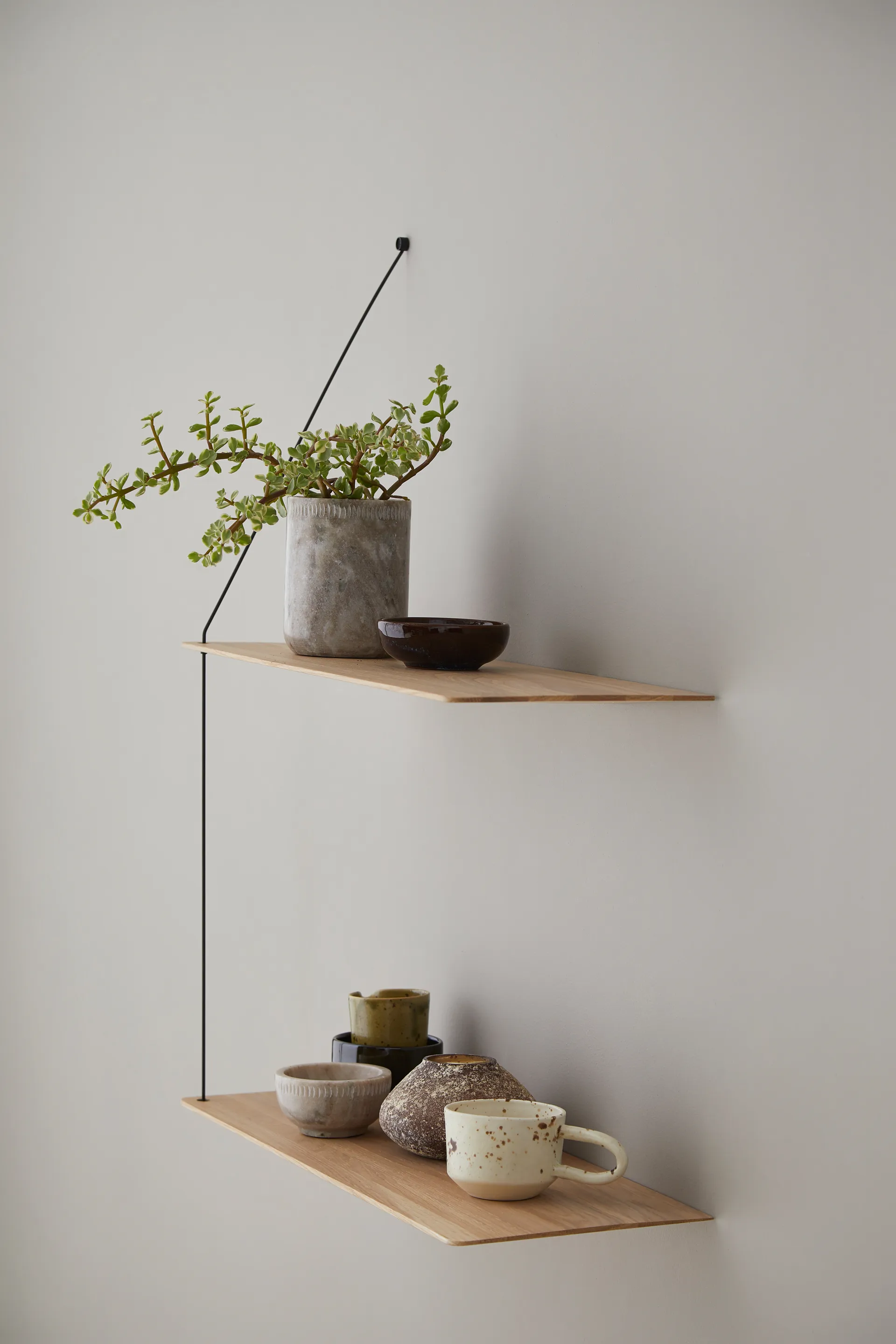 Stedge hylly, Valkopigmentoitu tammi-musta, 2 hyllytasoa, 60 cm Woud