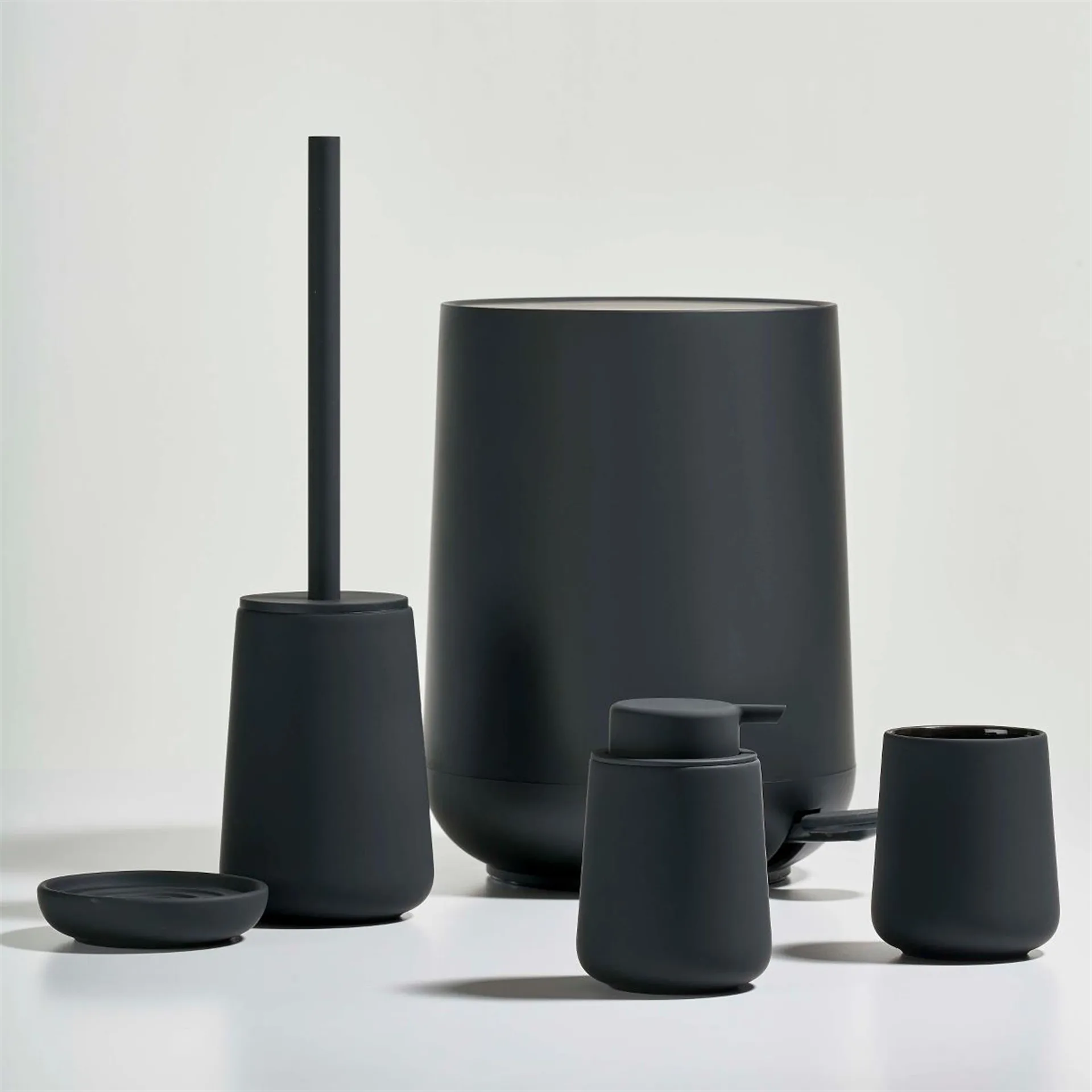 Nova One saippua-annostelija, musta Zone Denmark