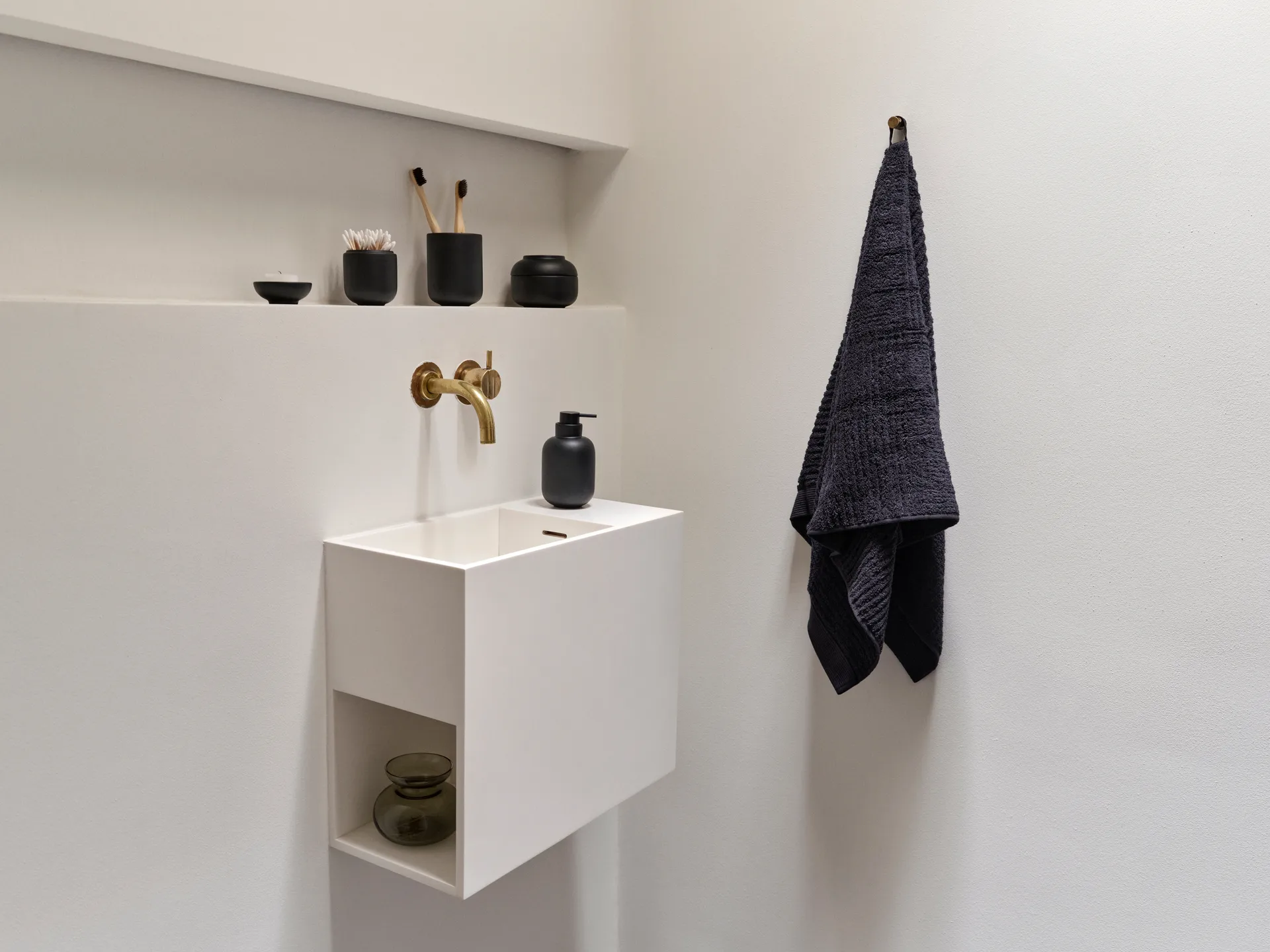 Sensu WC-harja Ø11,8x41 cm, Black Zone Denmark