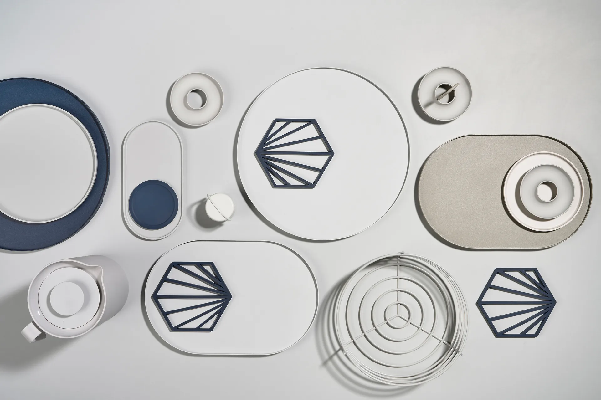 Singles tarjotin ovaali 23 x 35 cm, Warm Grey Zone Denmark