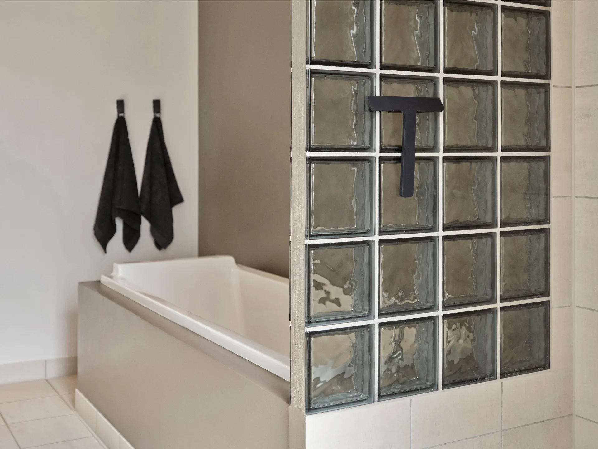 Ume kaavin pidikkeellä, Black Zone Denmark