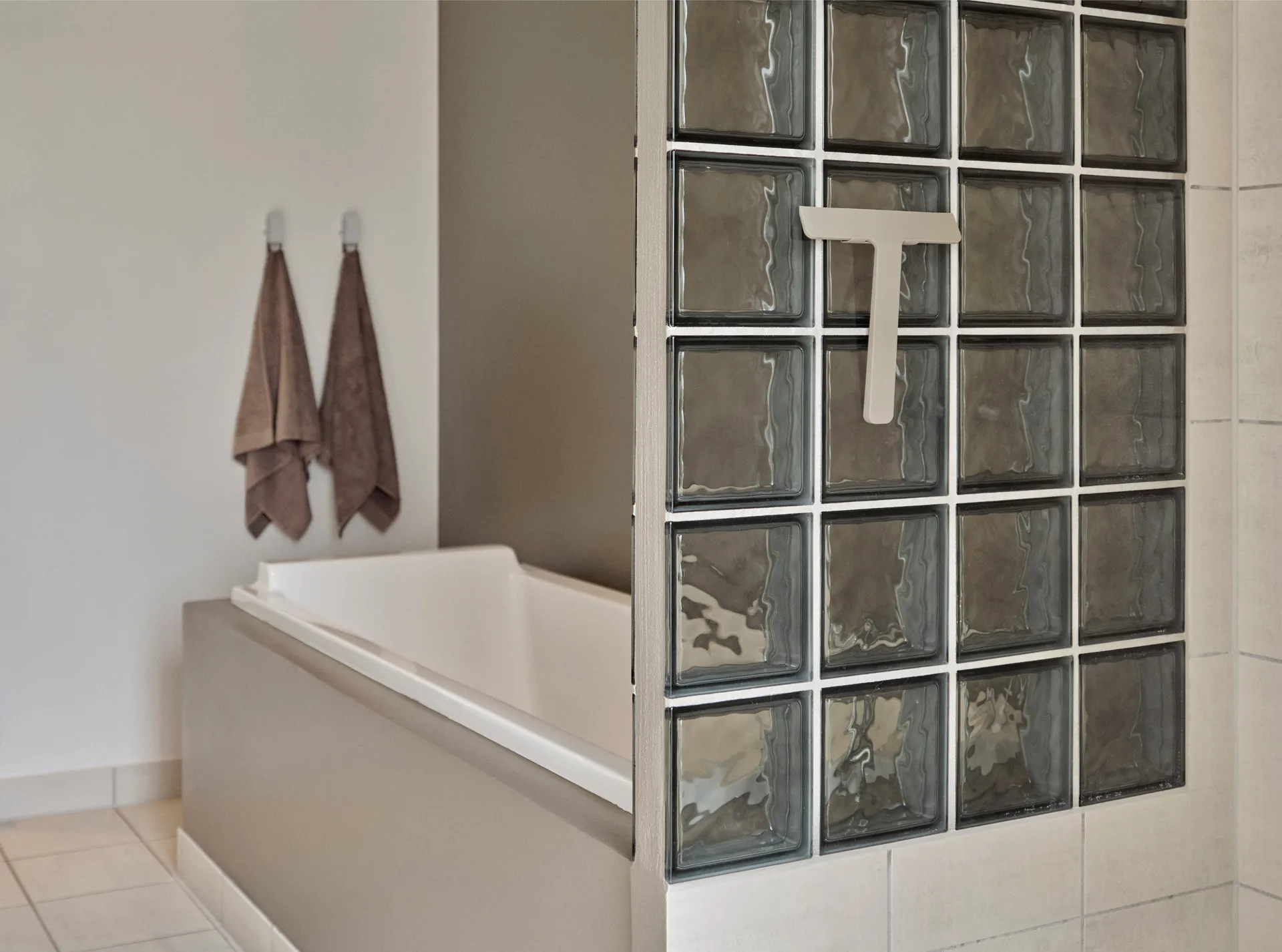 Ume kaavin pidikkeellä, Taupe Zone Denmark