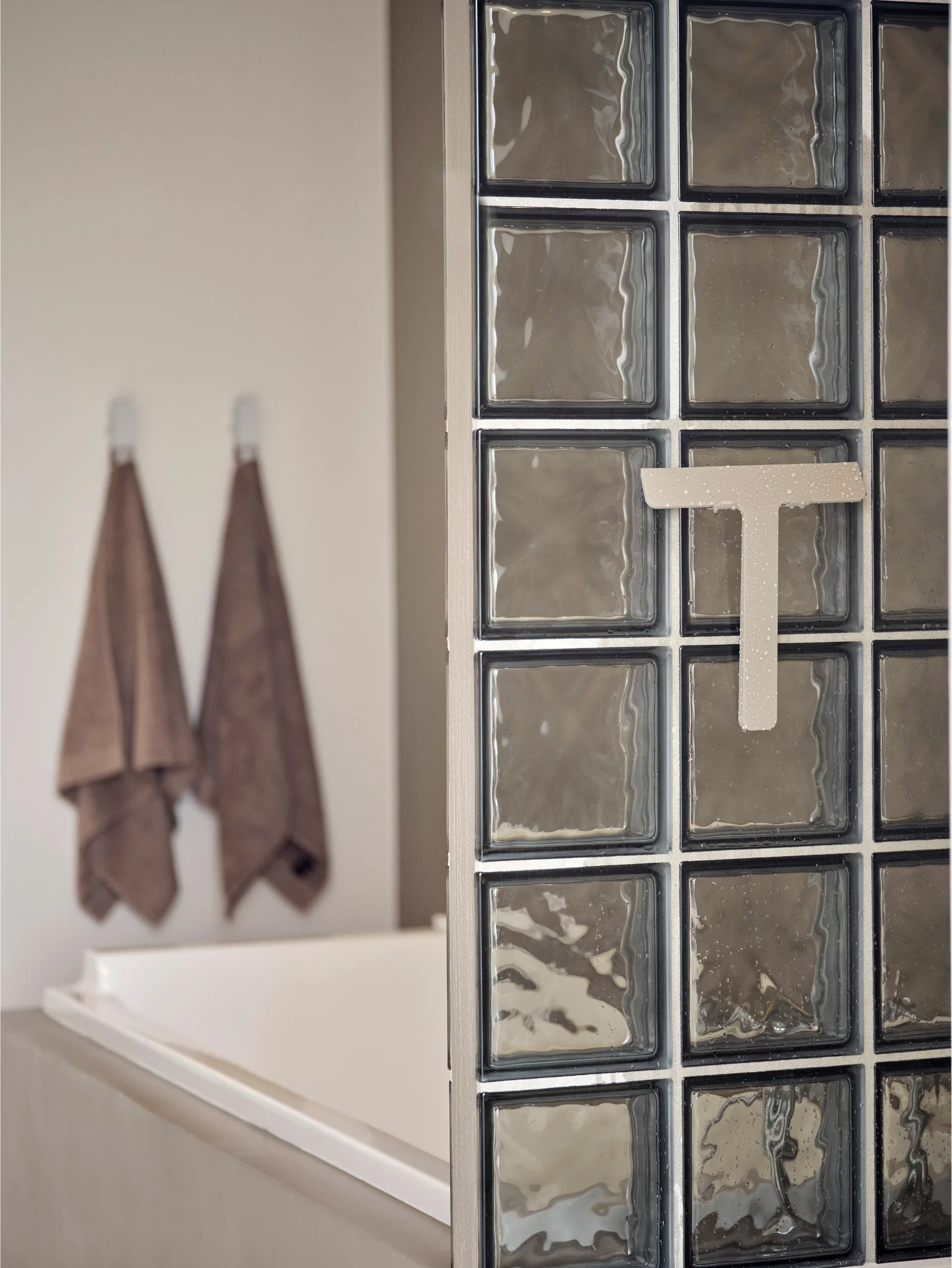 Ume kaavin pidikkeellä, Taupe Zone Denmark