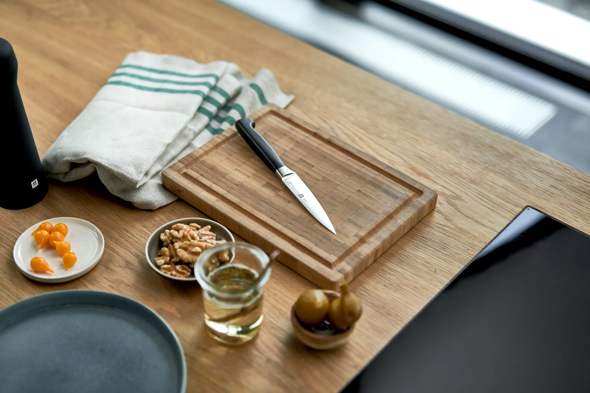 Zwilling Four star kuorimaveitsi 10 cm, Musta-ruostumaton teräs Zwilling