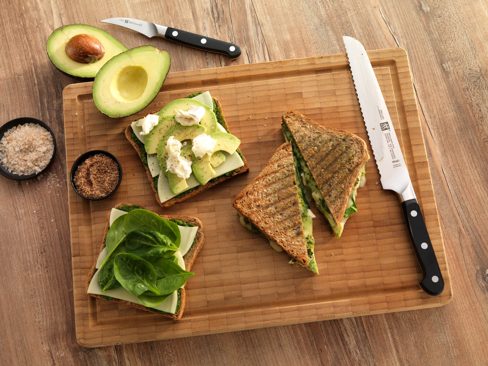 Zwilling Pro hammastettu yleisveitsi 13 cm, Musta-ruostumaton teräs Zwilling