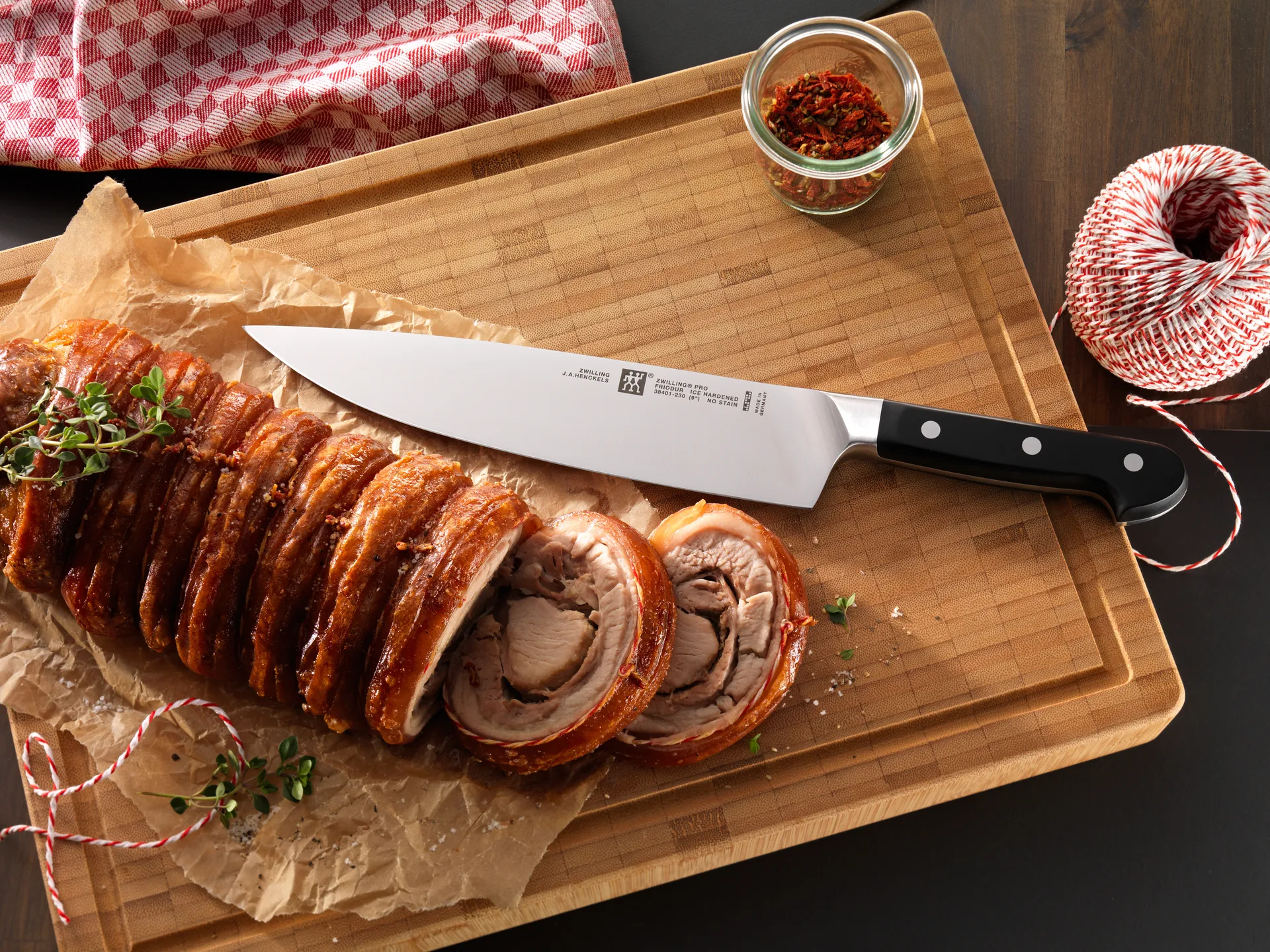 Zwilling Pro kokkiveitsi 26 cm, Musta-ruostumaton teräs Zwilling