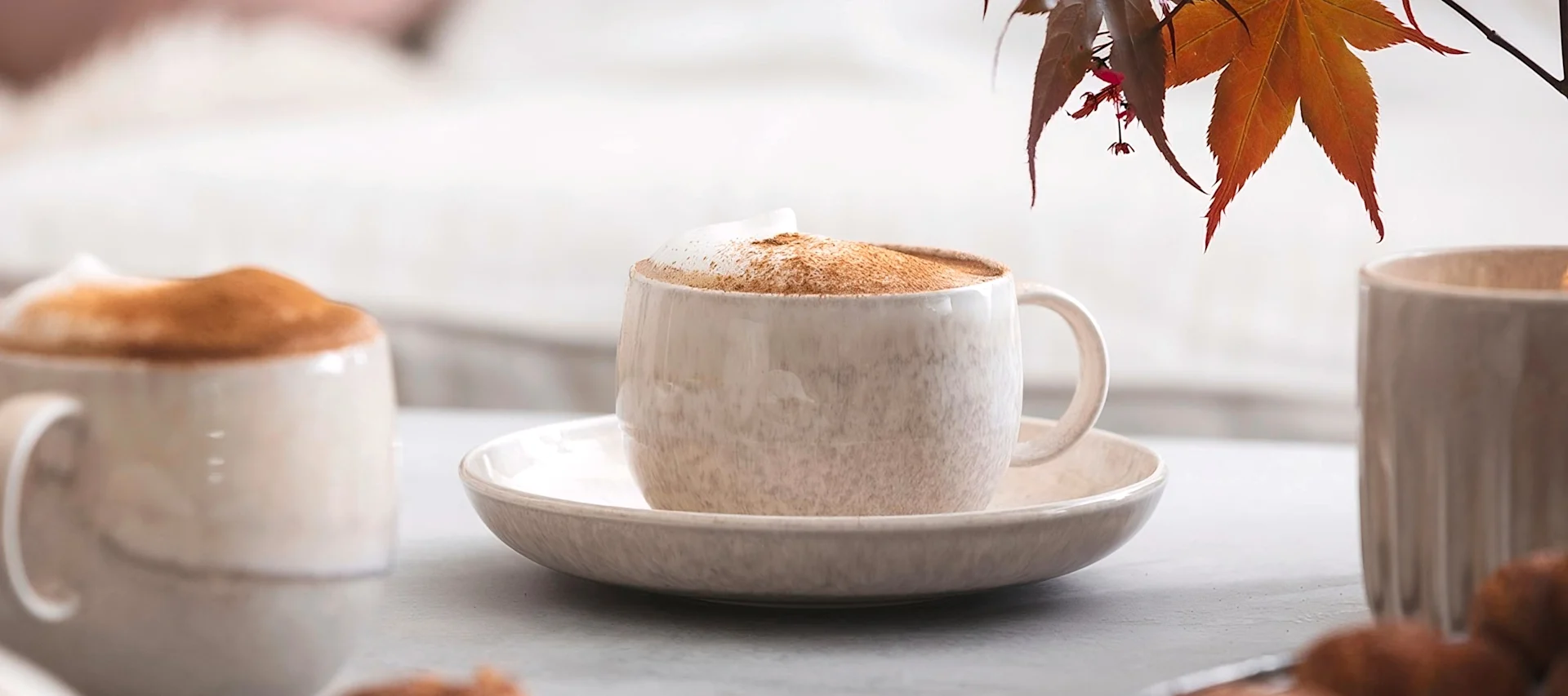 Fika on enemmän kuin pelkkä kahvitauko. Tässä näet kahvikupin Villeroy & Bochin Perlemor-mallistosta.