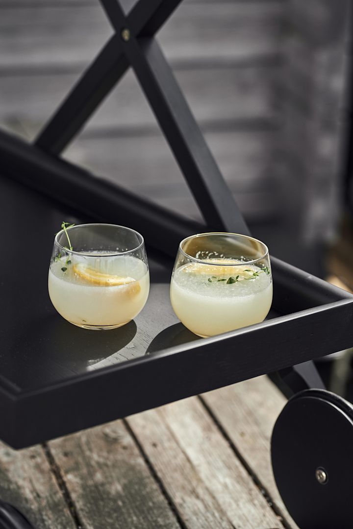 Paras tapa tarjoilla alkoholittomat margaritat on Design House Stockholm -yrityksen Exit-tarjoilukärryllä.