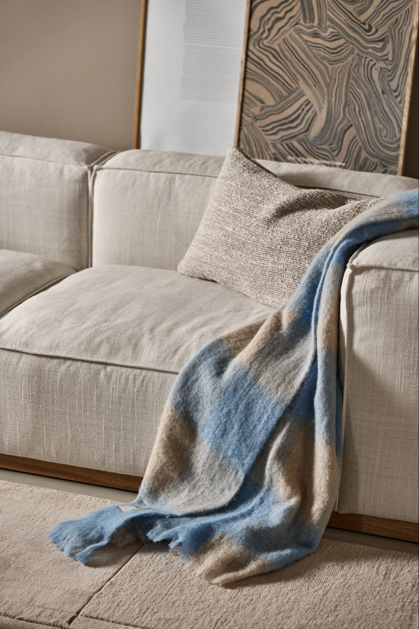 Suunnittelulahjoja kaikkiin tilaisuuksiin - Klippan Yllefabrikin harmaa- ja mustaväriset Polka-villahuovat ovat ehdoton valinta kaikille, jotka rakastavat kotoilua.