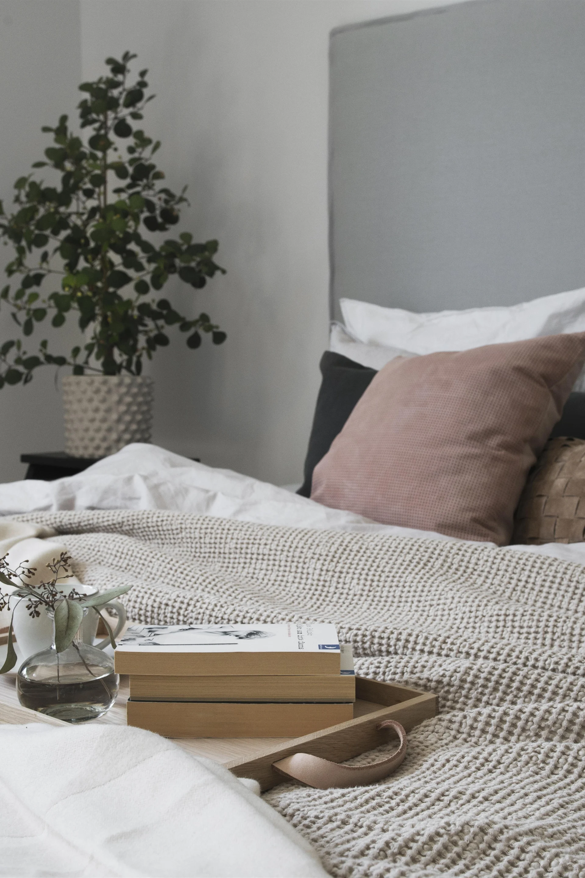 Puuvillainen päiväpeitto on täydellinen hääpäivälahjaidea pariskunnille, tässä näet merkin Scandi Living Moss-päiväpeiton. 