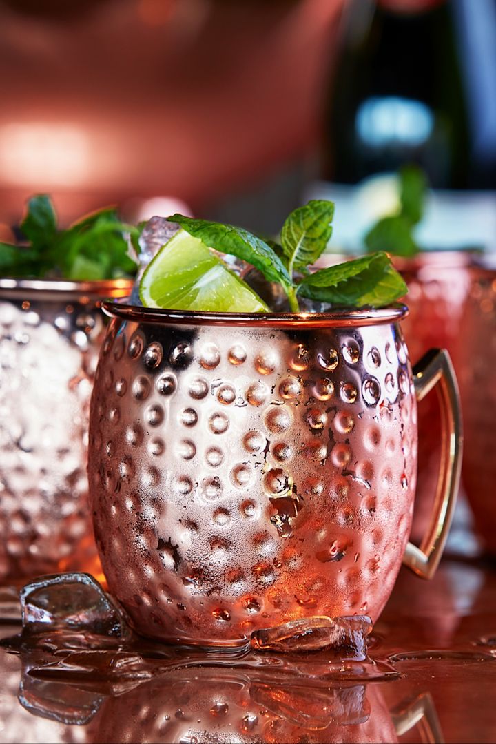 Tarjoile alkoholittomat mojito-drinkit Dorren jäähdytetyssä kuparimukissa.
